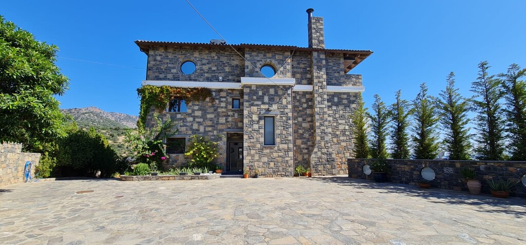 Villa in Agios Nikolaos, Lasithi Prefecture, Greece – 51148
