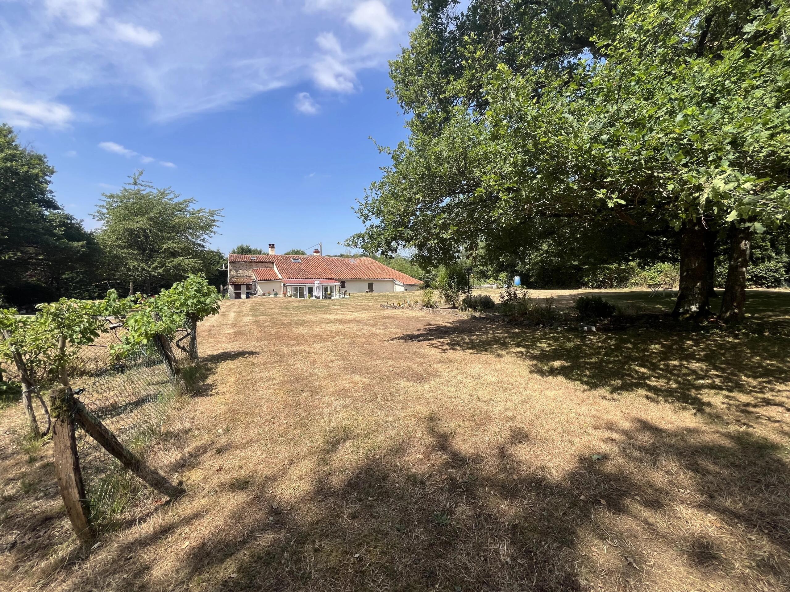 Perfect countryside family home on a large plot, Limousin – France – BVI86331