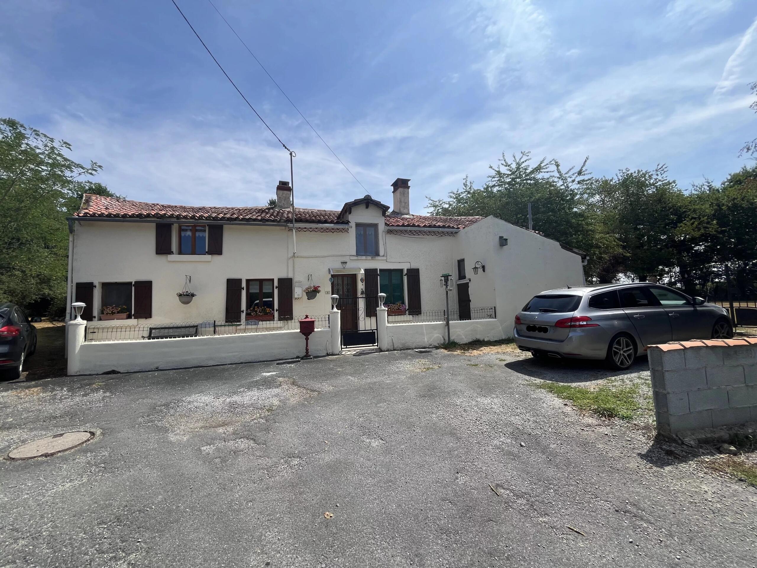 Perfect countryside family home on a large plot, Limousin – France – BVI86331