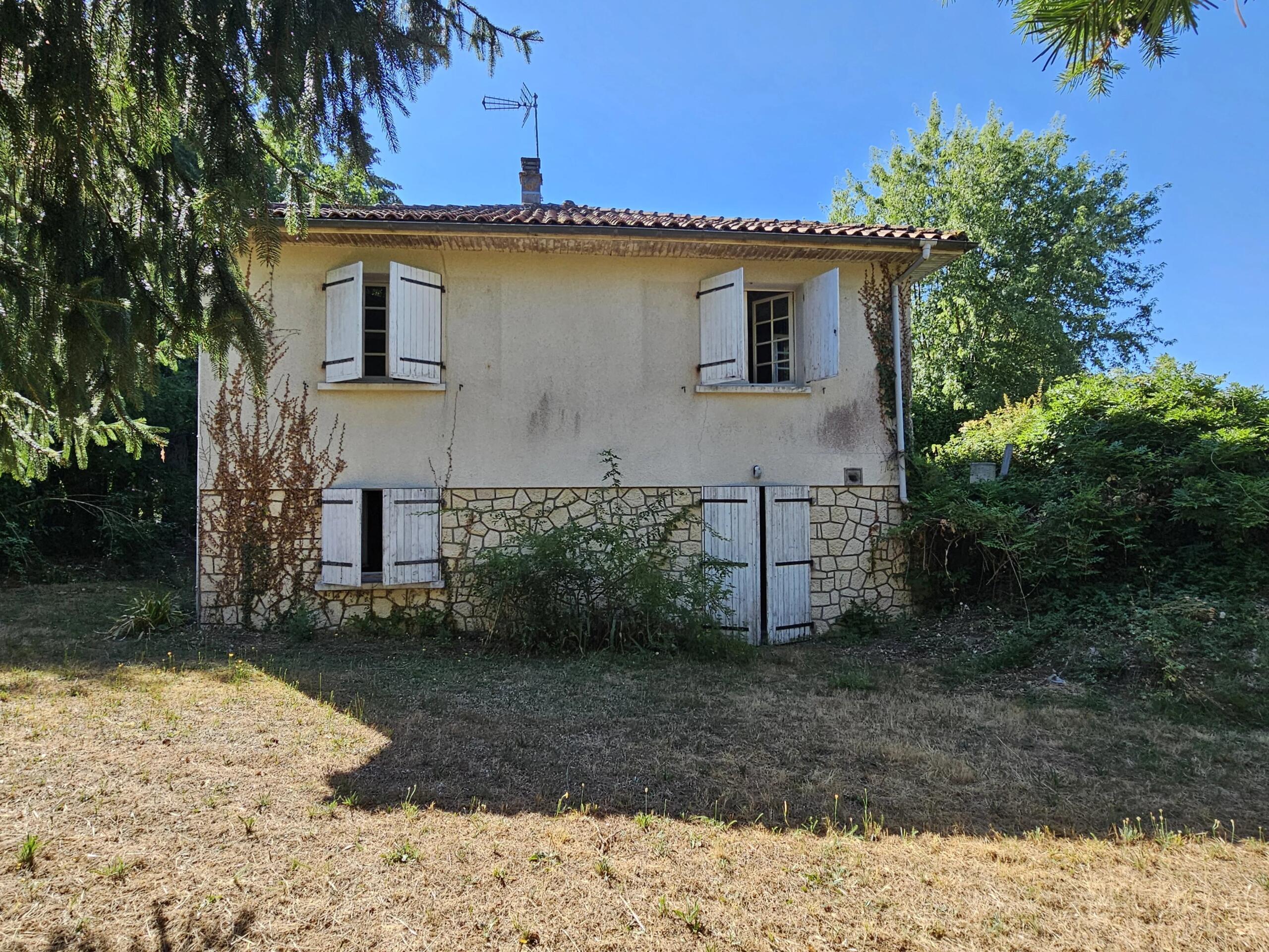 Detached Country Home with Former Chambre d’Hôtes Potential – A Renovation Opportunity Full of Possibilities, Poitou-Charentes – France – BVI84770