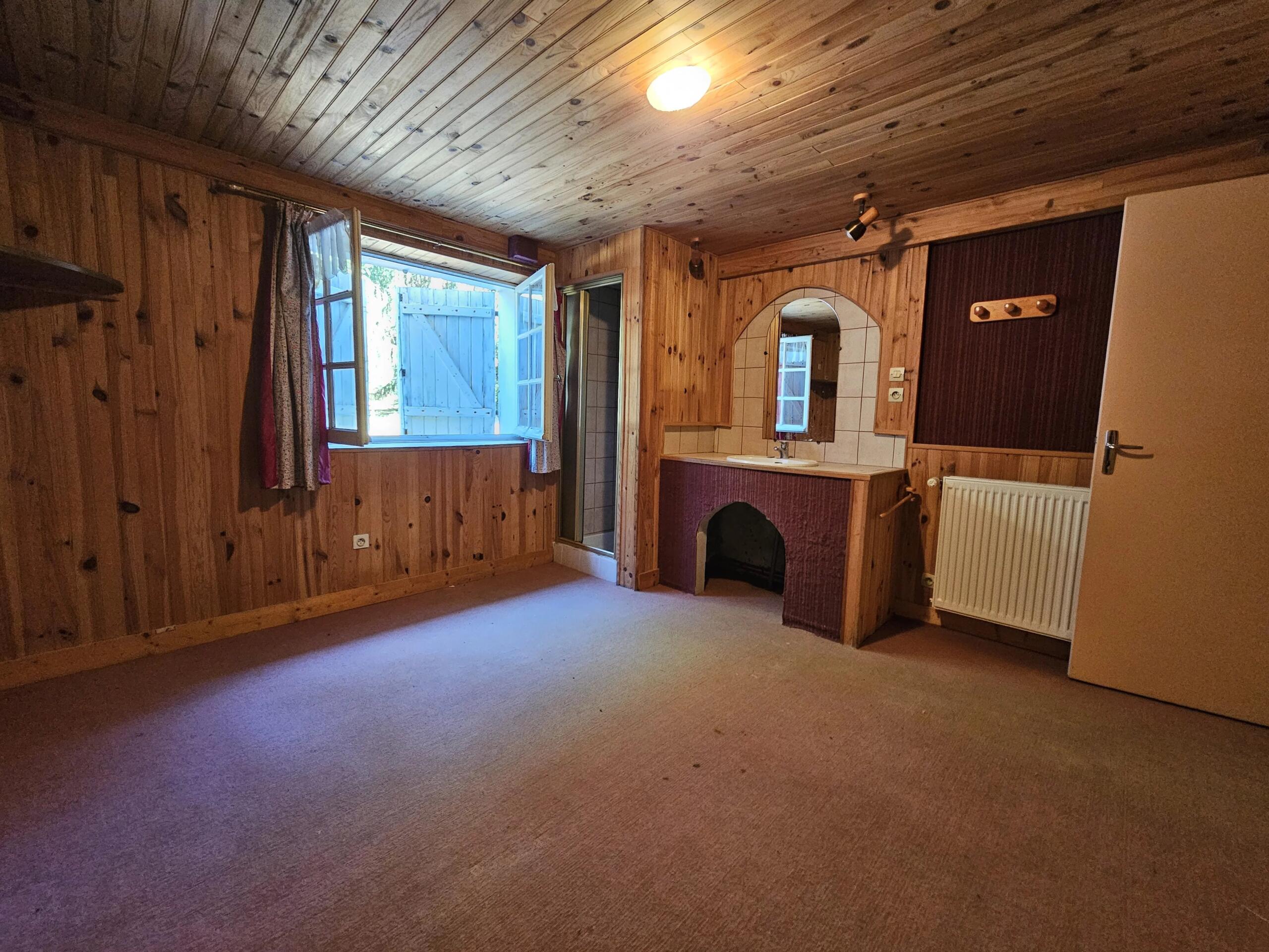 Detached Country Home with Former Chambre d’Hôtes Potential – A Renovation Opportunity Full of Possibilities, Poitou-Charentes – France – BVI84770