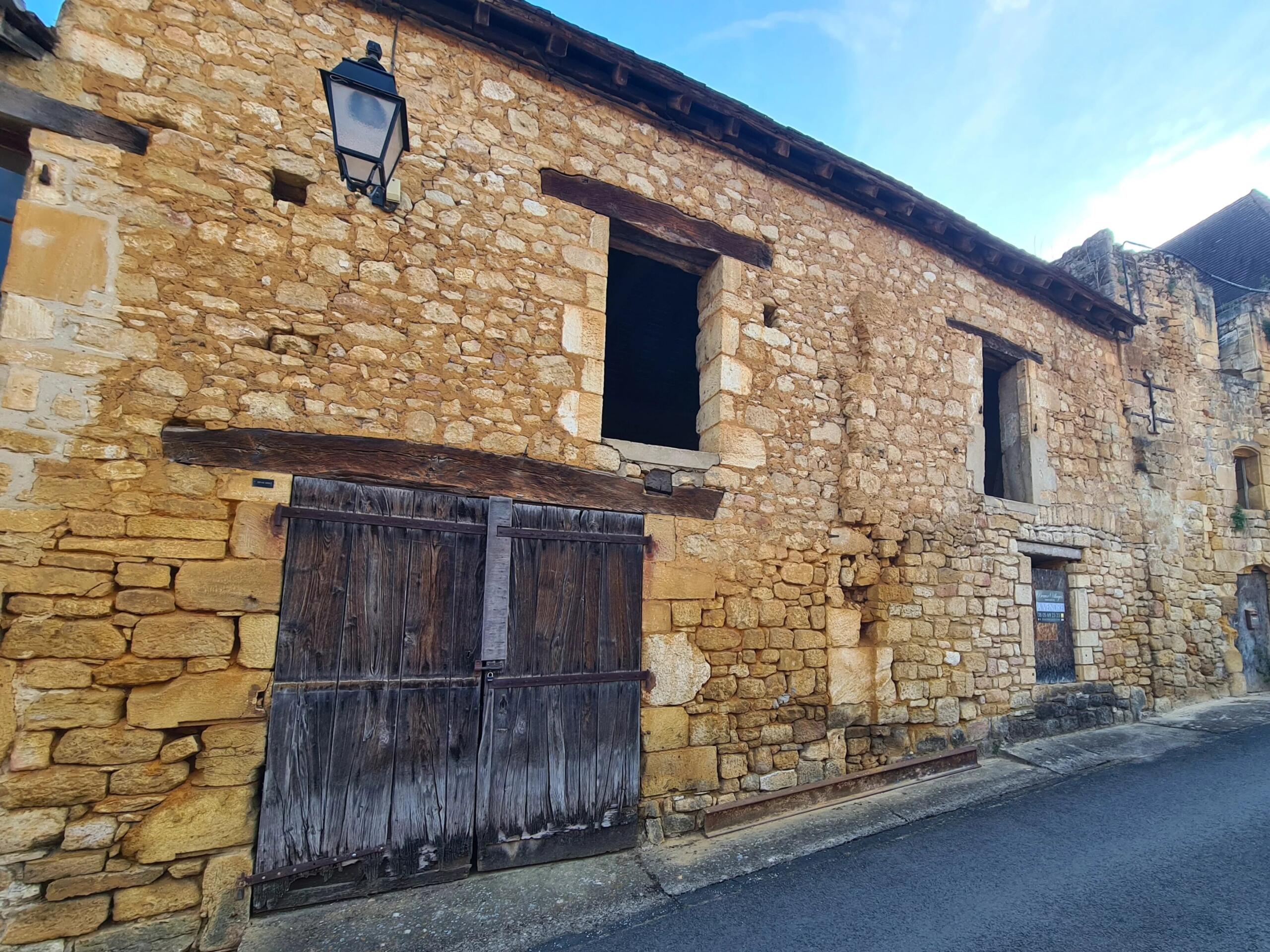 Charming Stone Townhouse with Exceptional Potential, Aquitaine – France – BVI75806