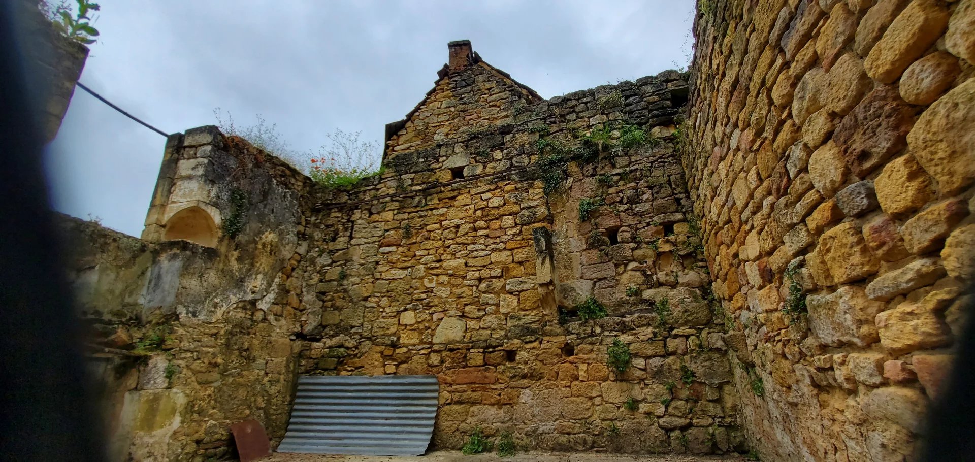 Charming Stone Townhouse with Exceptional Potential, Aquitaine – France – BVI75806