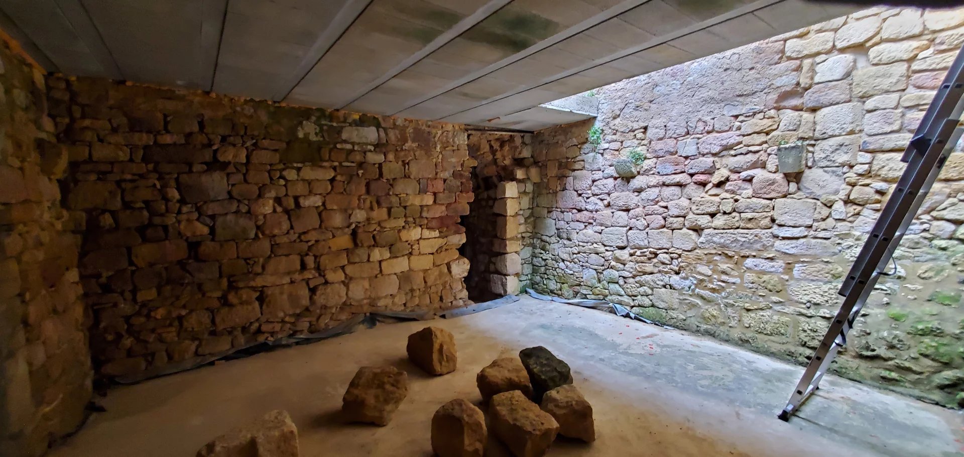 Charming Stone Townhouse with Exceptional Potential, Aquitaine – France – BVI75806