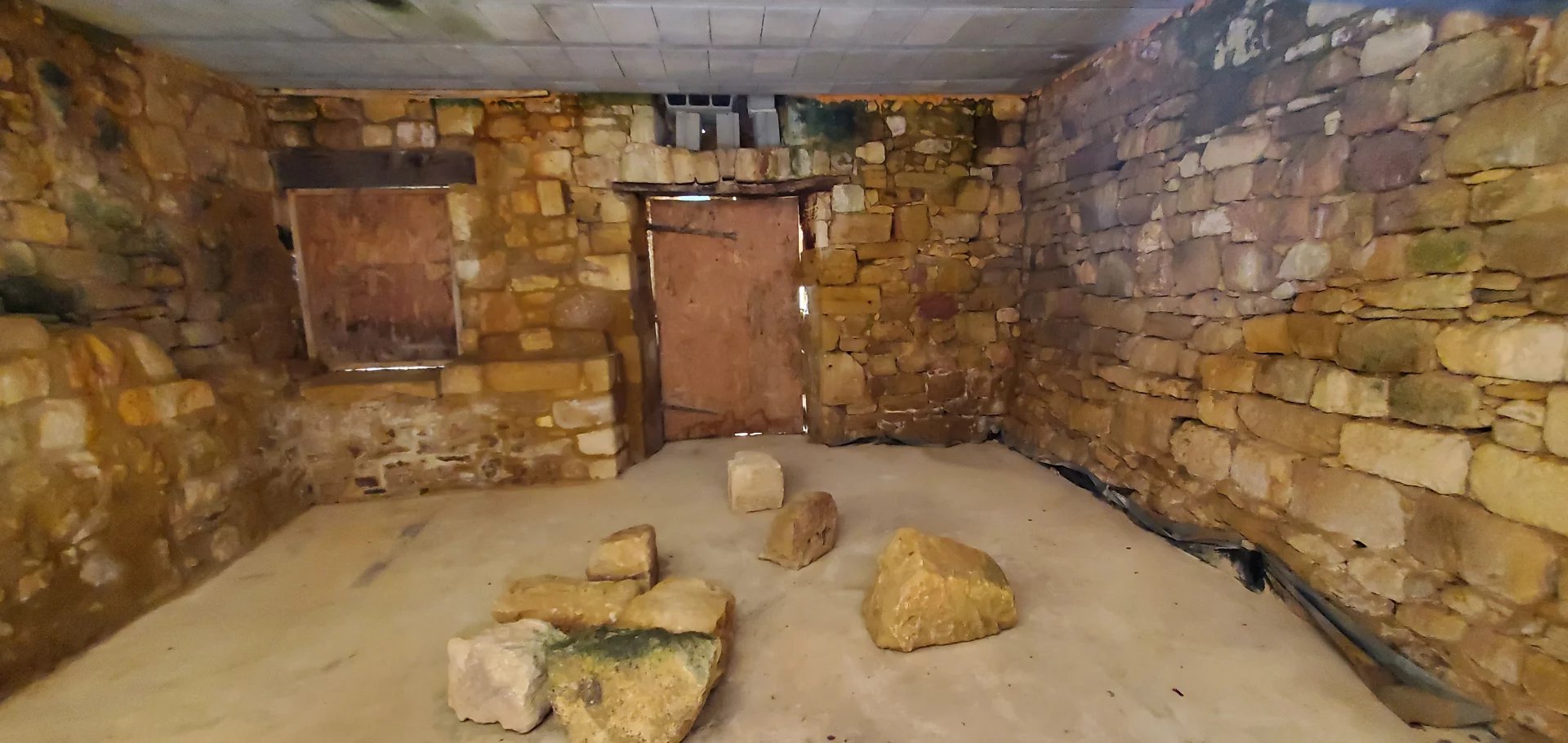 Charming Stone Townhouse with Exceptional Potential, Aquitaine – France – BVI75806