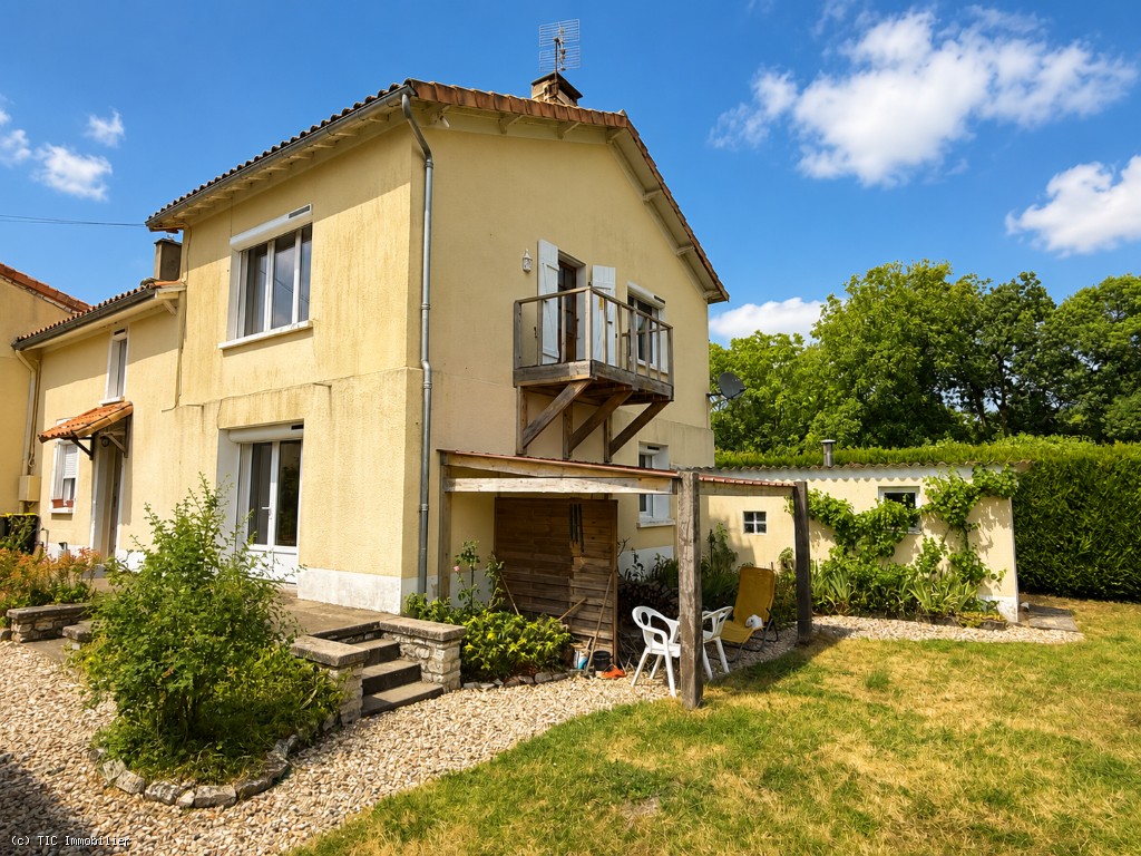 3 bedroom House in Aigre, France – r7546