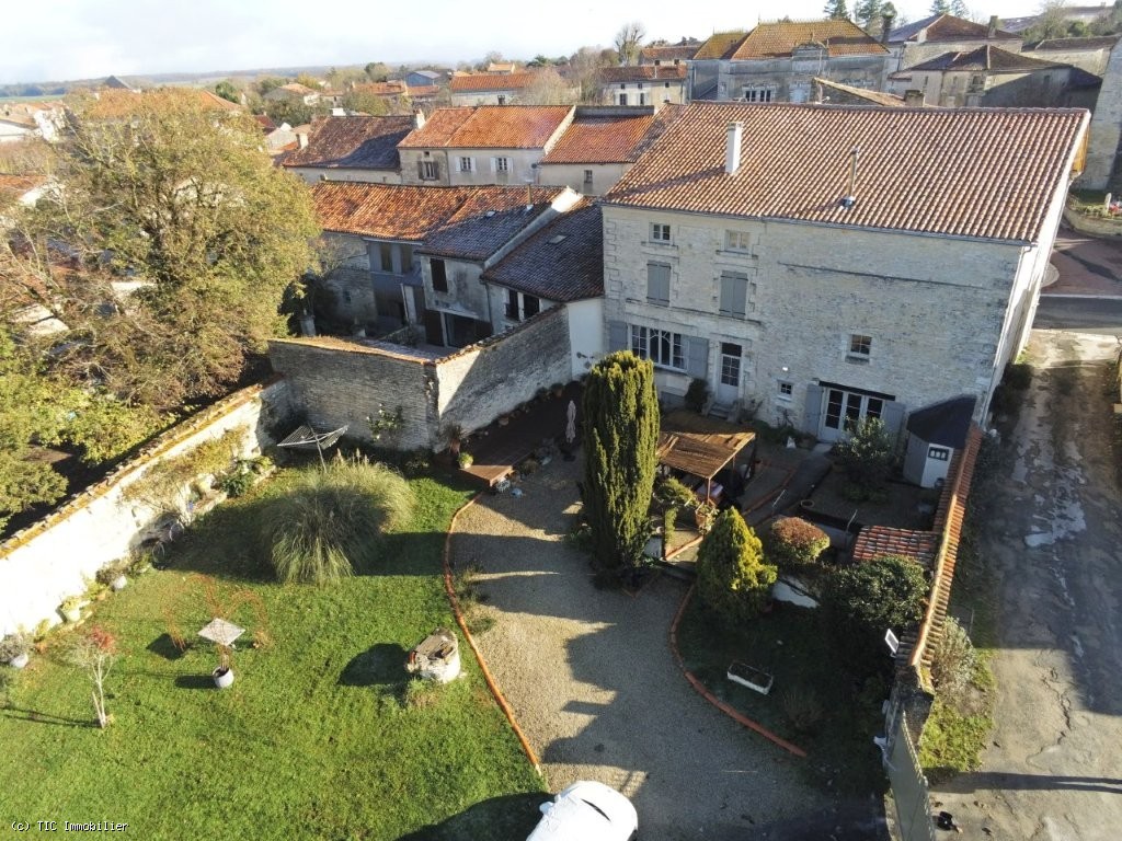 6 bedroom House in Aigre, France – r7545