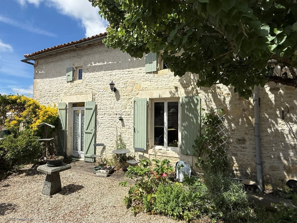 5 bedroom House in Aunac, France – r7542
