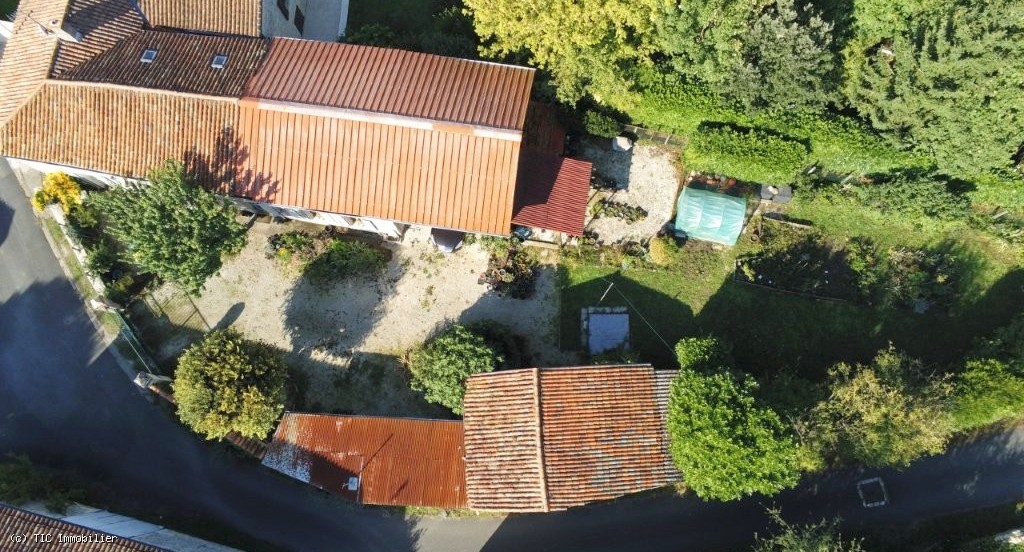 5 bedroom House in Aunac, France – r7542