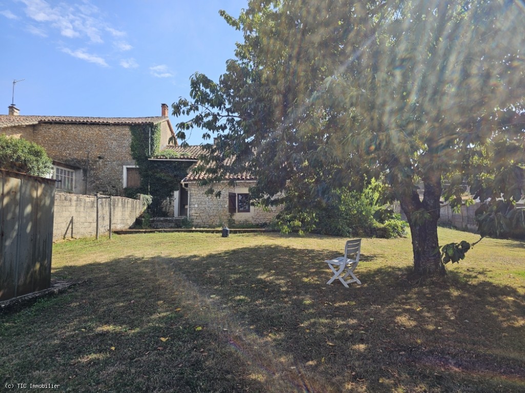 2 bedroom House in Sauze-Vaussais, Sauzé-Vaussais, France – r7537