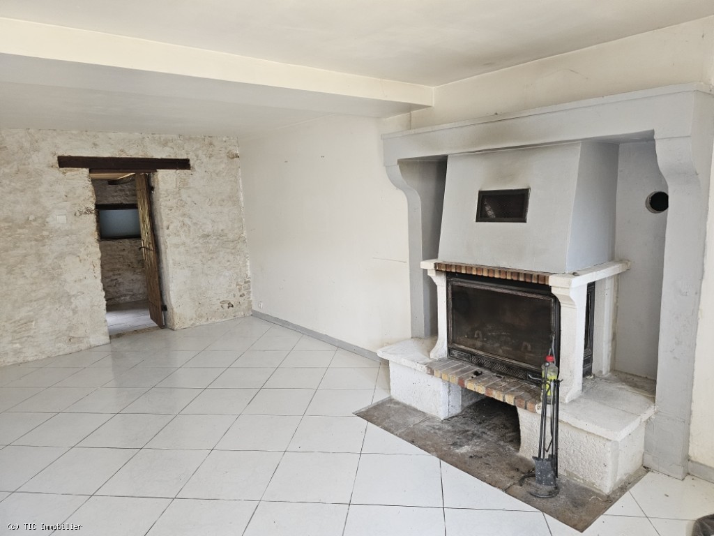 2 bedroom House in Sauze-Vaussais, Sauzé-Vaussais, France – r7537