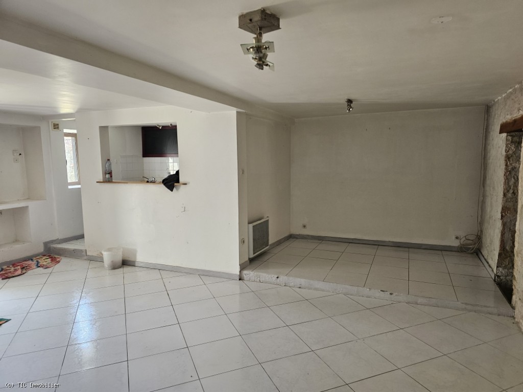 2 bedroom House in Sauze-Vaussais, Sauzé-Vaussais, France – r7537