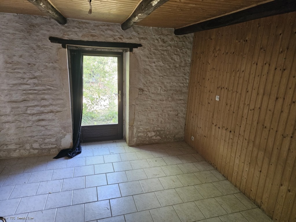 2 bedroom House in Sauze-Vaussais, Sauzé-Vaussais, France – r7537