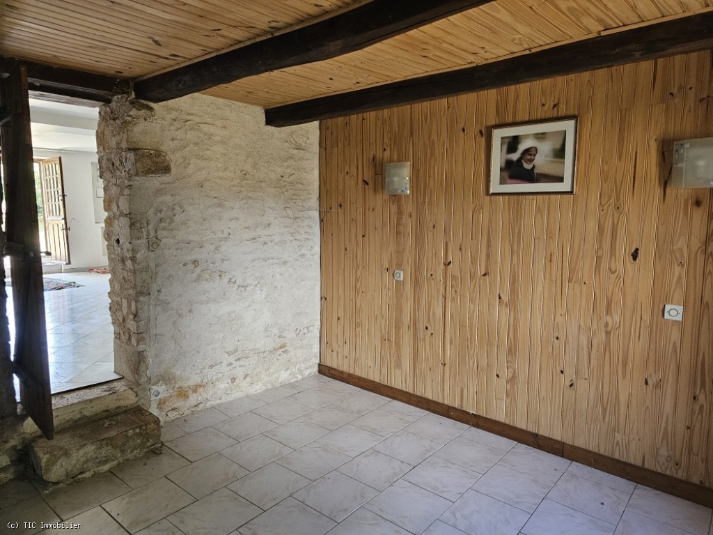 2 bedroom House in Sauze-Vaussais, Sauzé-Vaussais, France – r7537