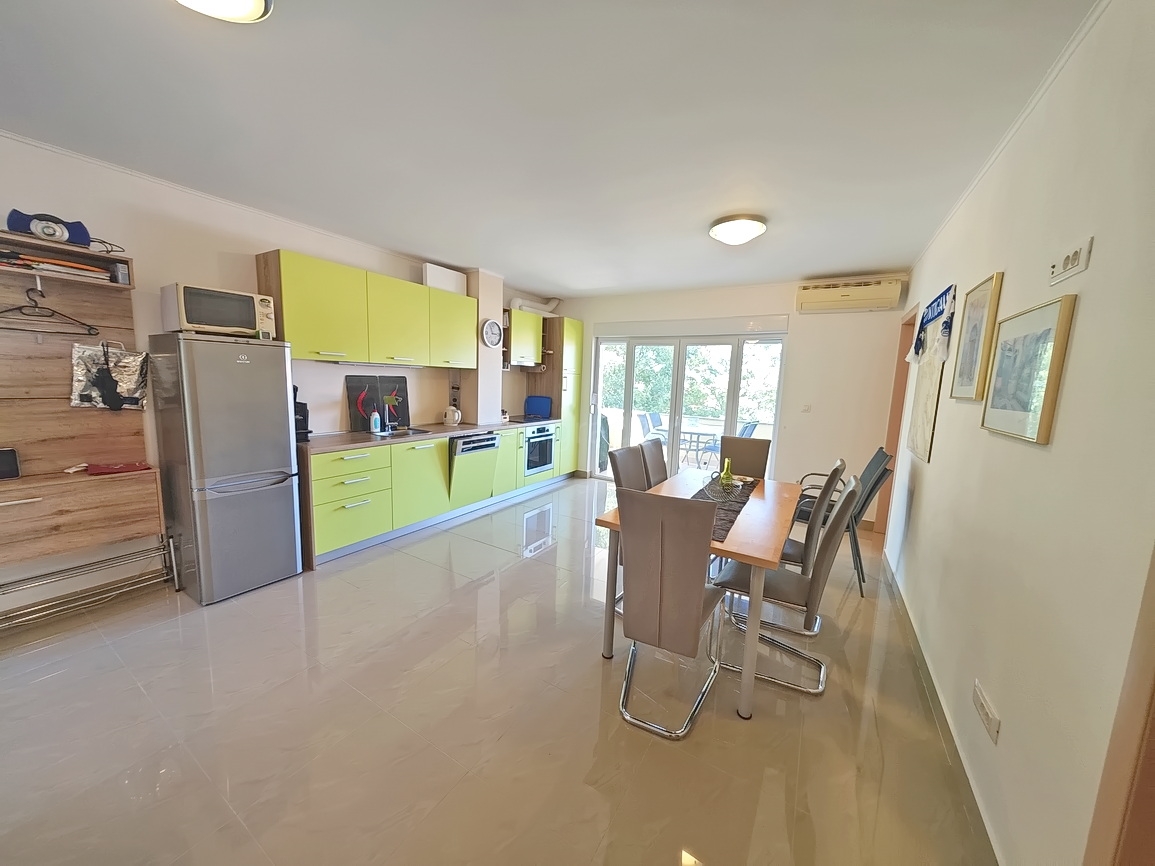 3 bedroom apartment in Dobrinj, Croatia – 103709