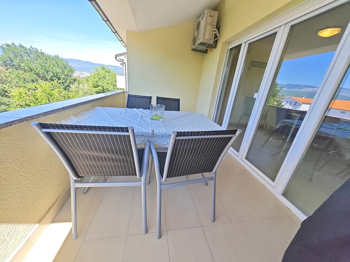3 bedroom apartment in Dobrinj, Croatia – 103709