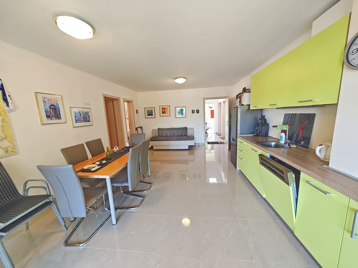 3 bedroom apartment in Dobrinj, Croatia – 103709