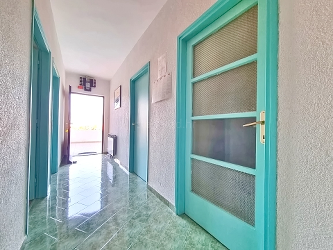 3 bedroom apartment in Dobrinj, Croatia – 103708