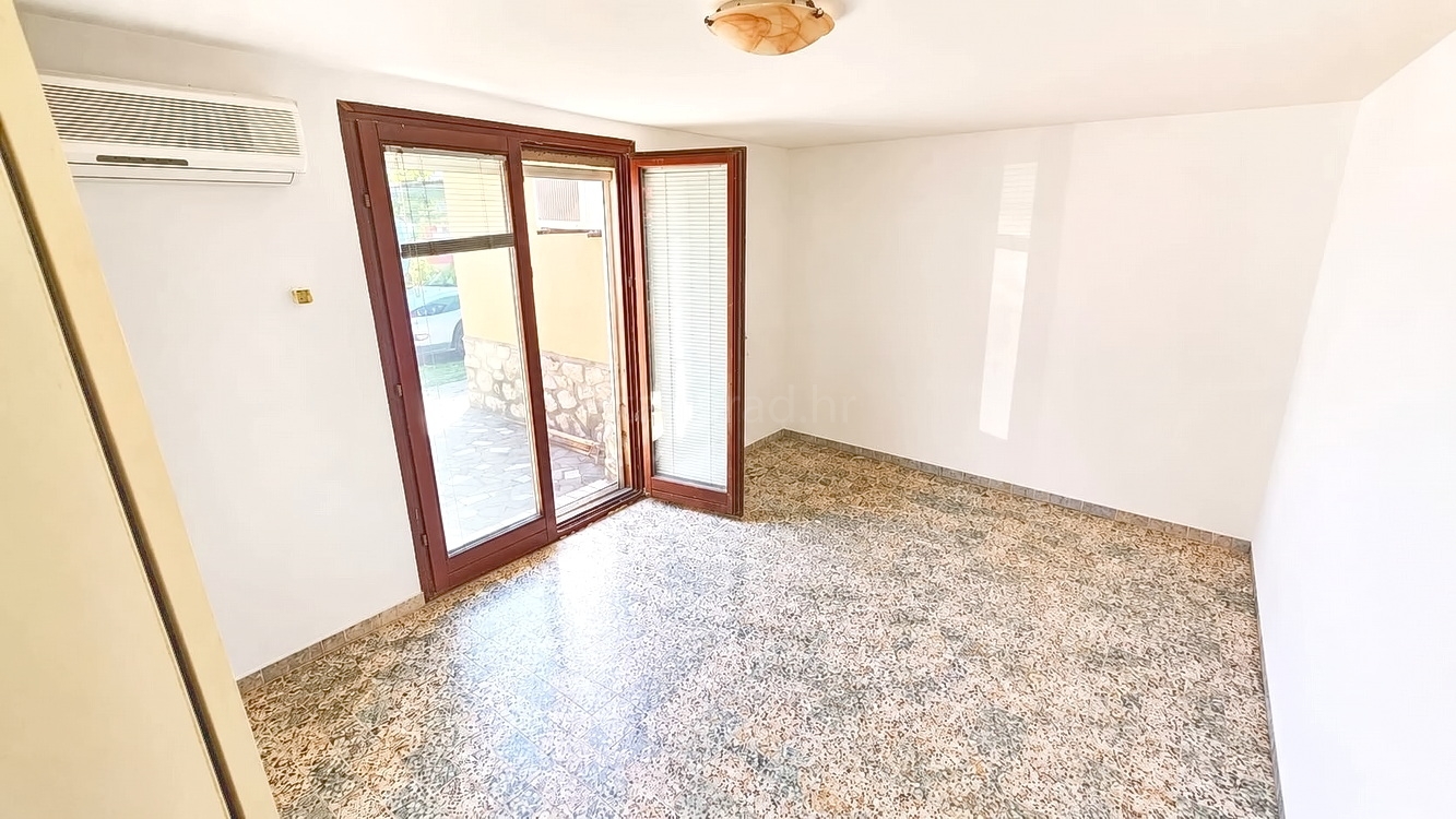 1 bedroom apartment in Dobrinj, Croatia – 103706