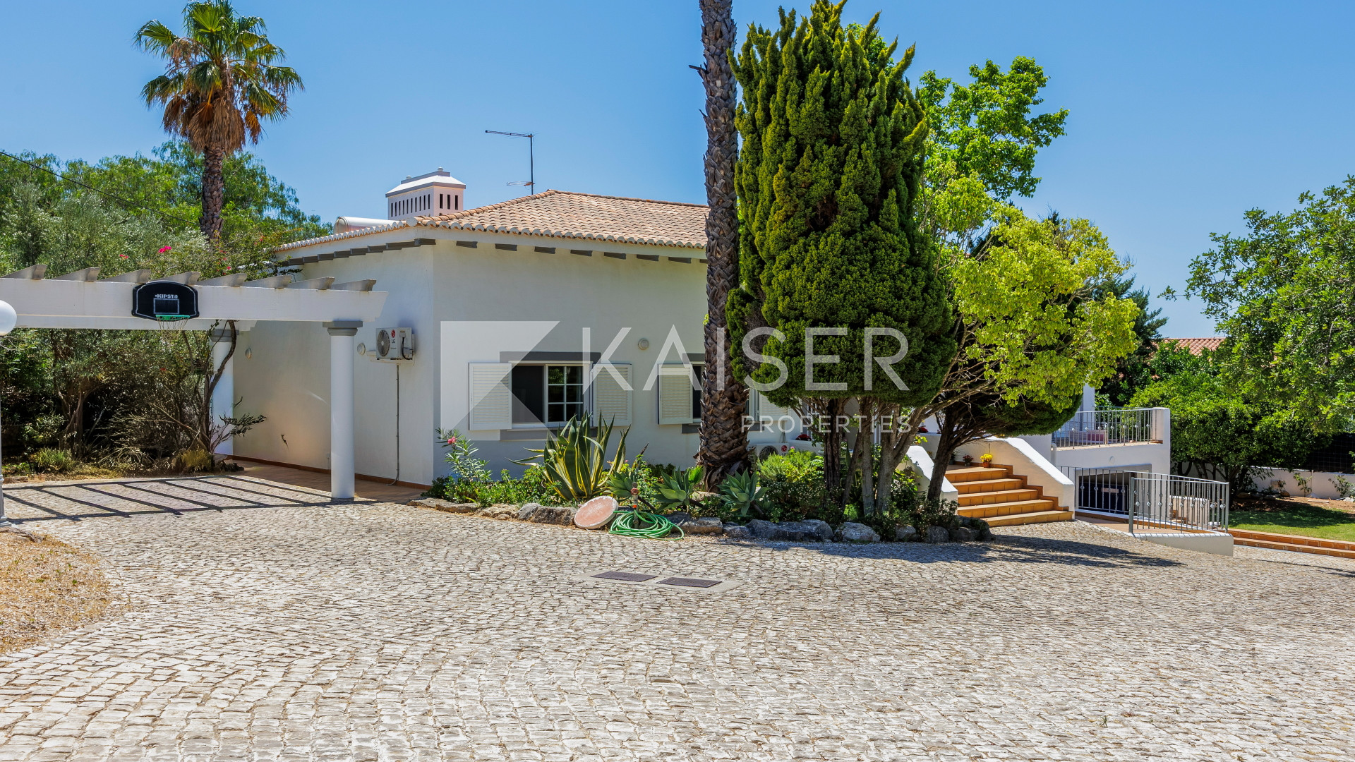 4 bedroom Villa house in Boliqueime, Portugal – KP1361