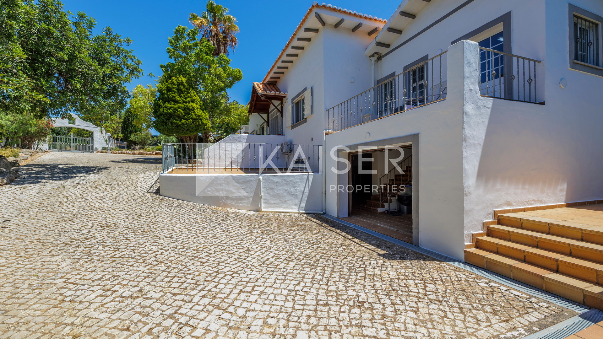 4 bedroom Villa house in Boliqueime, Portugal – KP1361