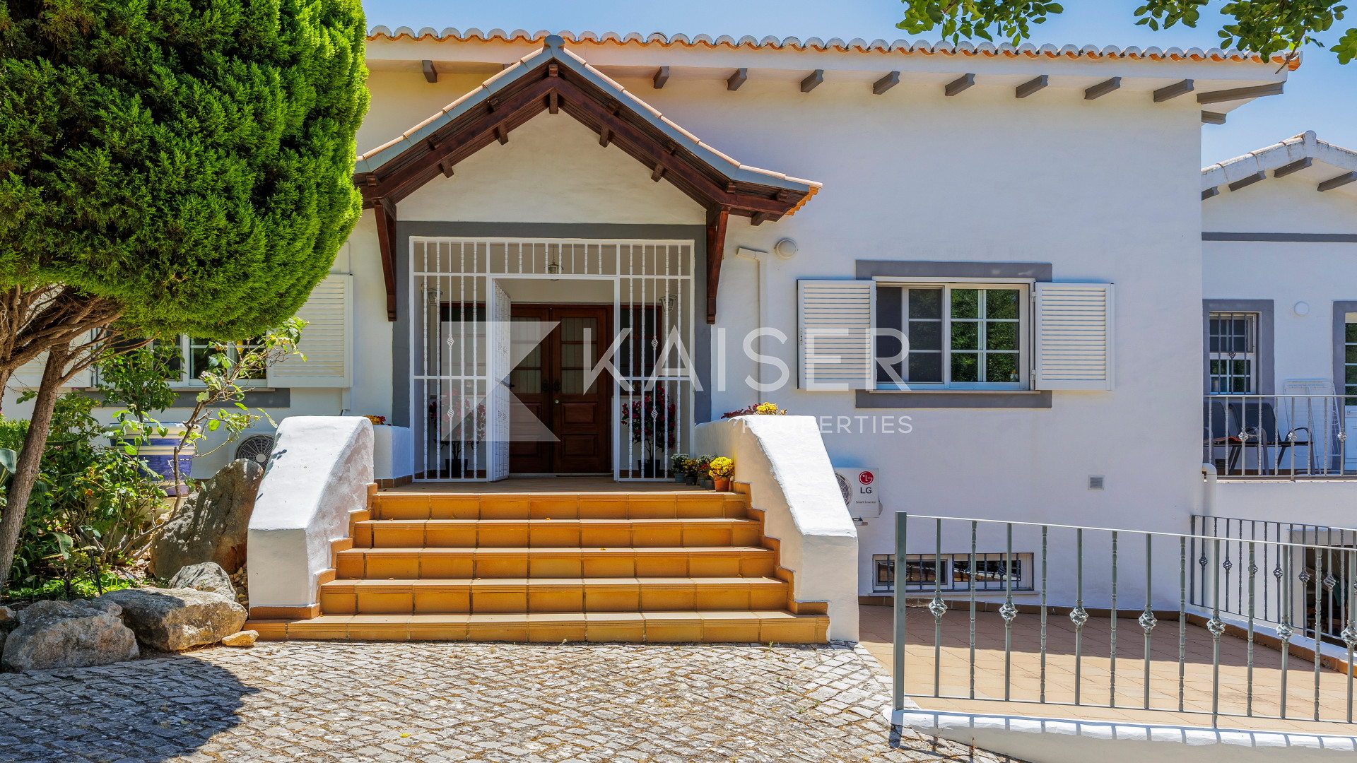 4 bedroom Villa house in Boliqueime, Portugal – KP1361
