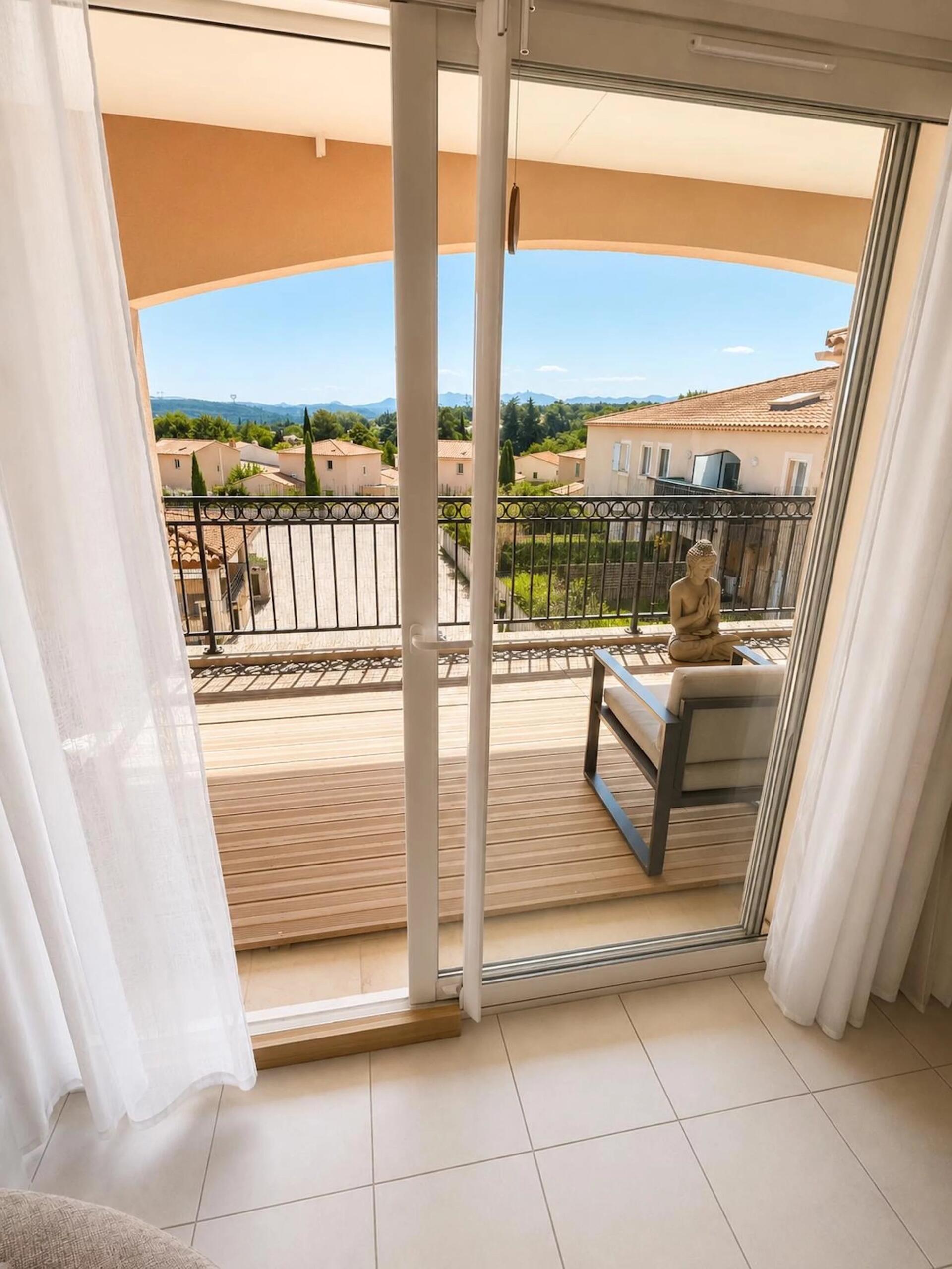 Stunning 2-Bedroom Apartment with Air Conditioning, Spacious Terrace & Sainte-Victoire Views, Provence-Alpes-Côte d’Azur – France – BVI86576