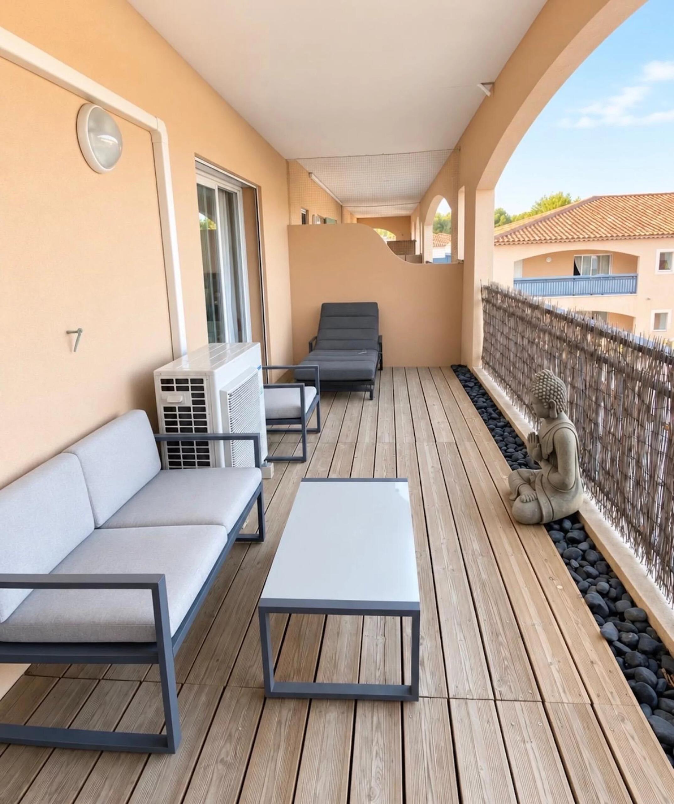 Stunning 2-Bedroom Apartment with Air Conditioning, Spacious Terrace & Sainte-Victoire Views, Provence-Alpes-Côte d’Azur – France – BVI86576