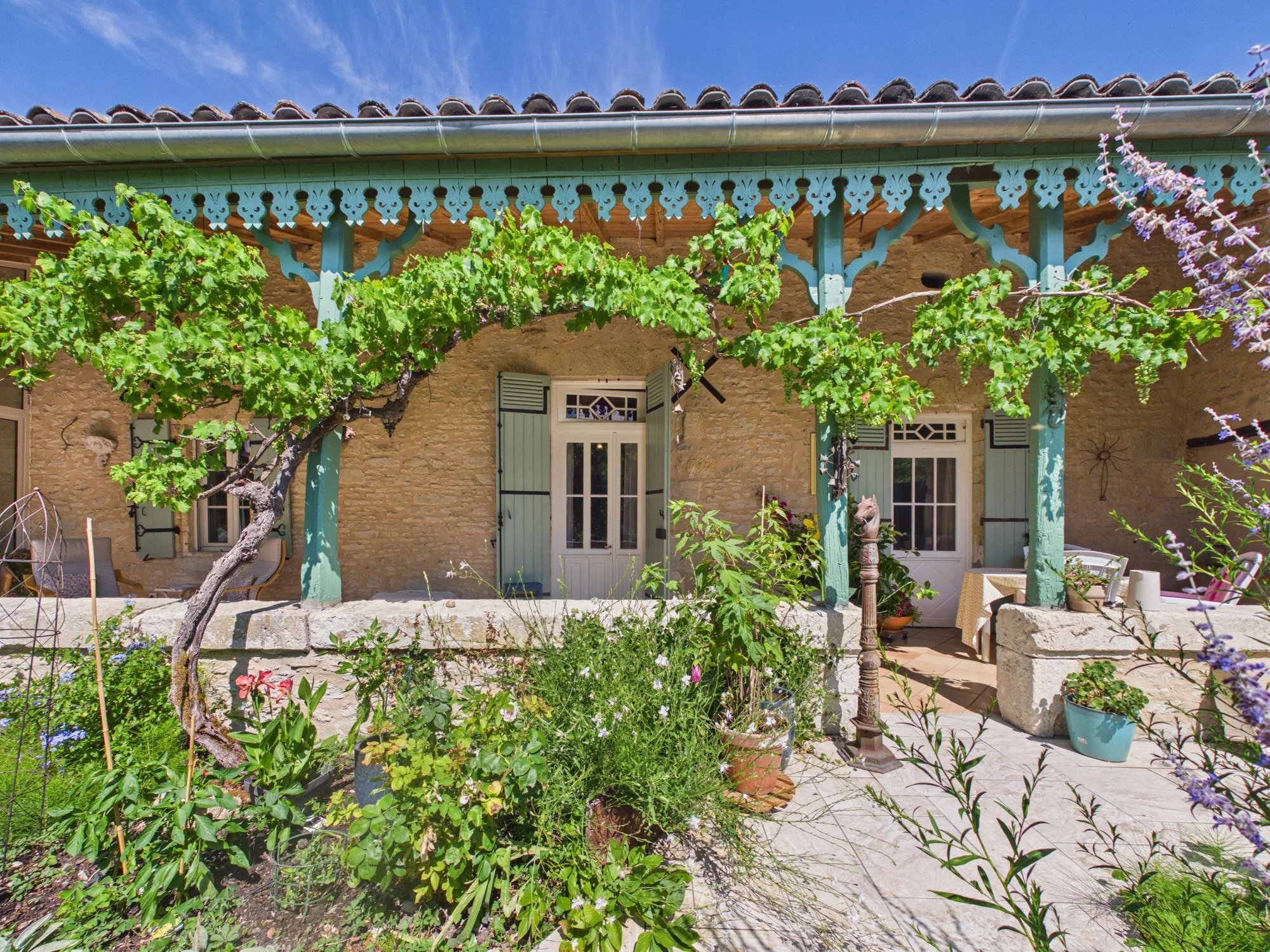 Charming Farmhouse with Guest House, Barn, Swimming Pool and Panoramic Countryside Views, Aquitaine – France – BVI86411