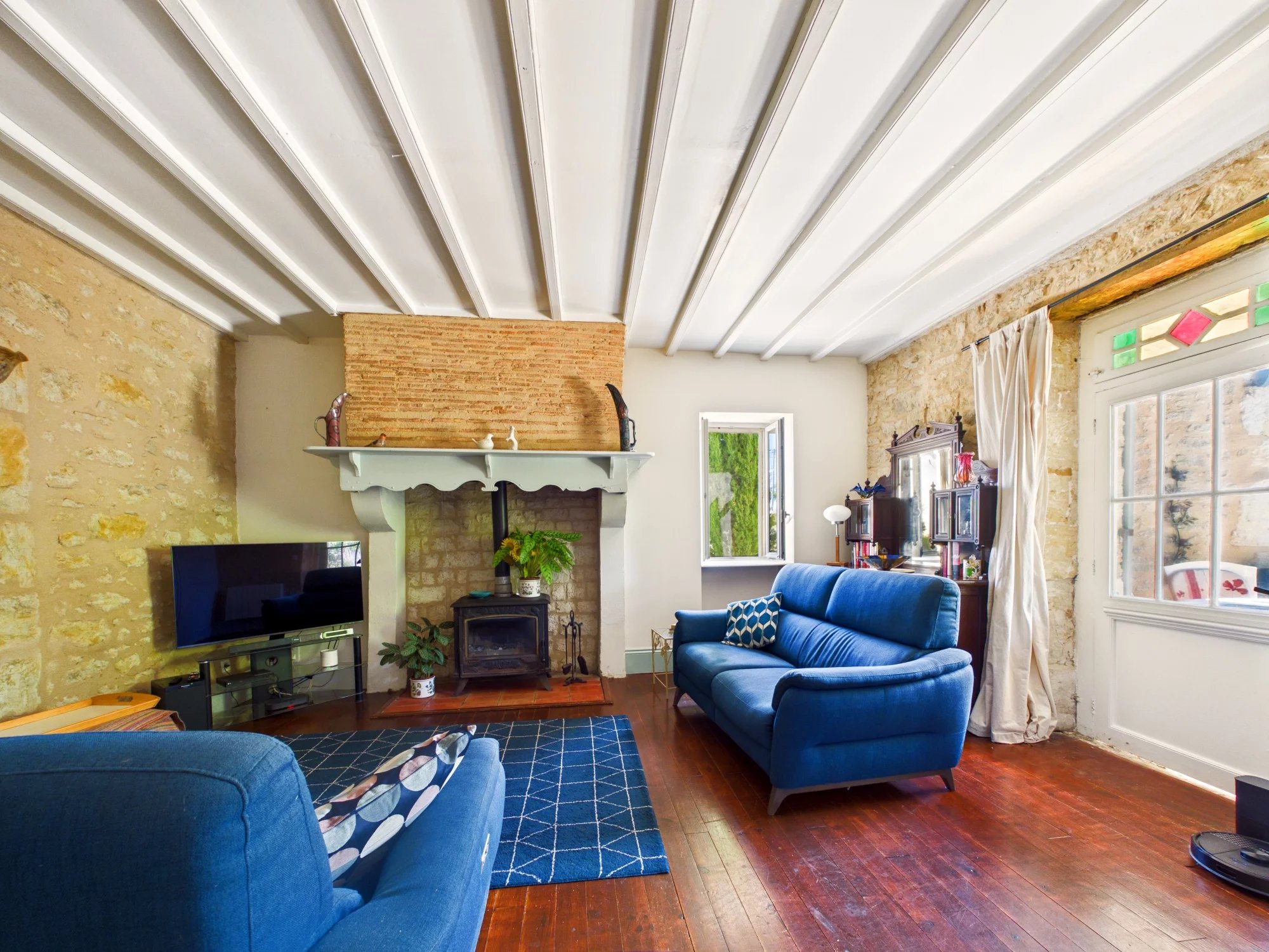 Charming Farmhouse with Guest House, Barn, Swimming Pool and Panoramic Countryside Views, Aquitaine – France – BVI86411