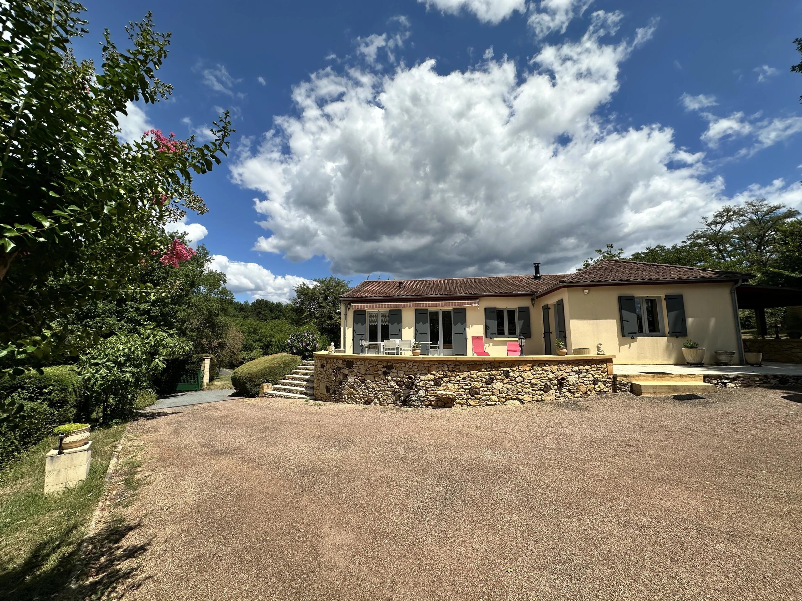 Single-storey living near the charming town of Saint-Cyprien, south of Sarlat-la-Canéda, Aquitaine – France – BVI86140