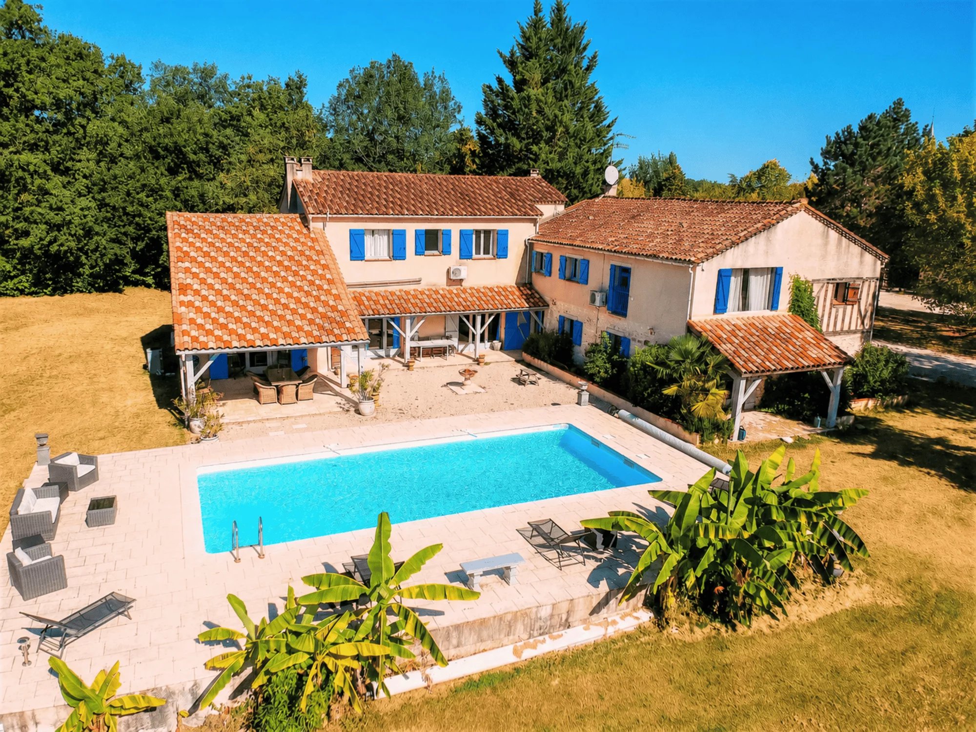 Spacious family house and equestrian estate, Aquitaine – France – BVI85631
