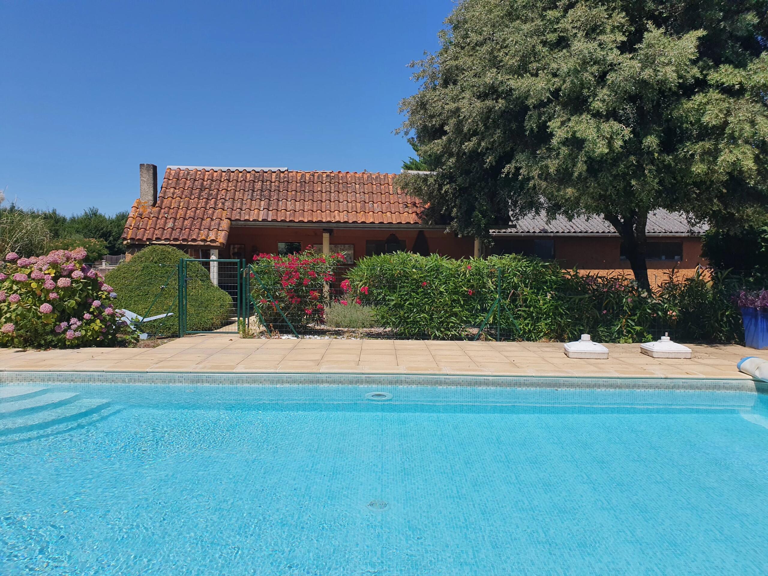 Light filled 5 bed property with pool, Aquitaine – France – BVI81967