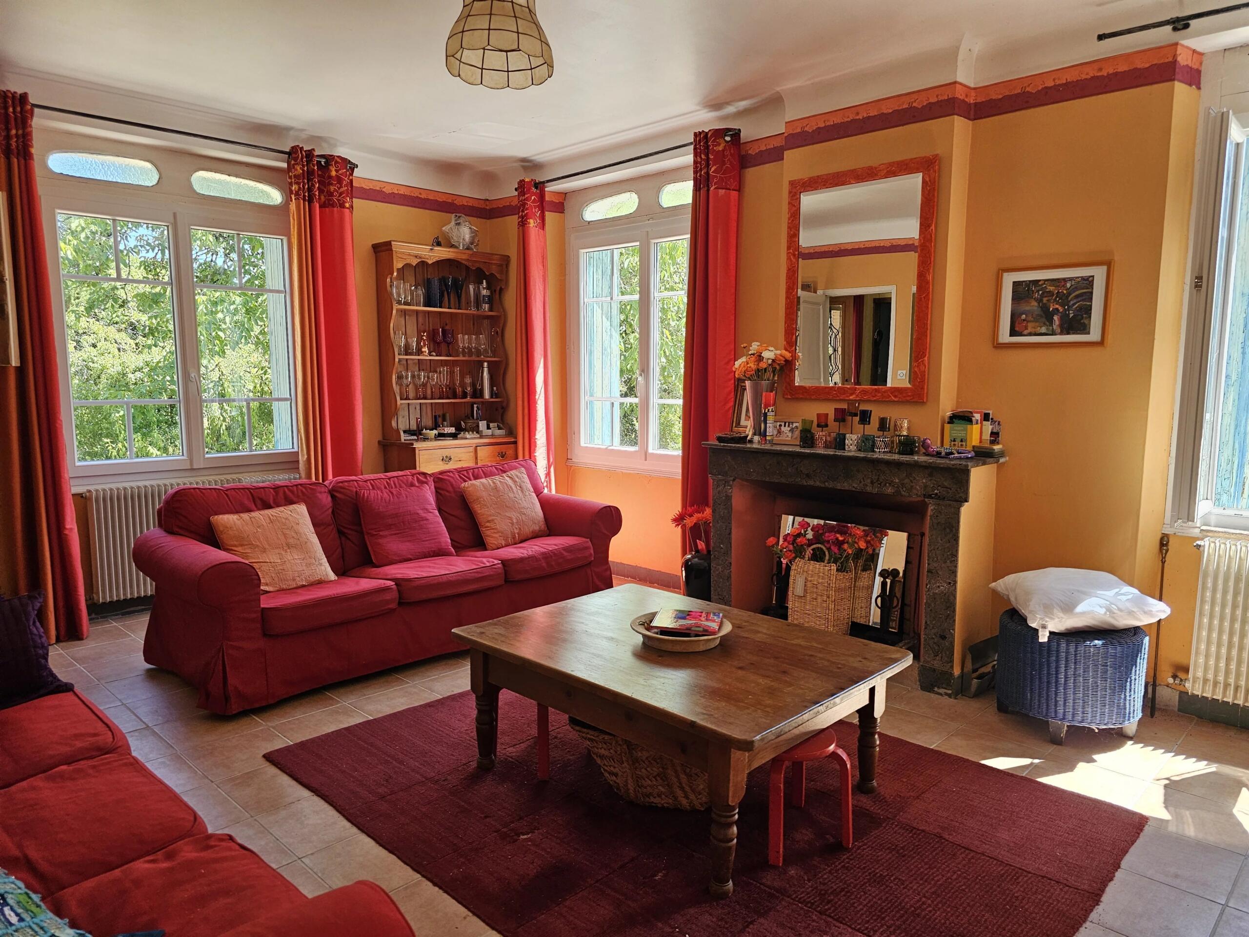 Light filled 5 bed property with pool, Aquitaine – France – BVI81967