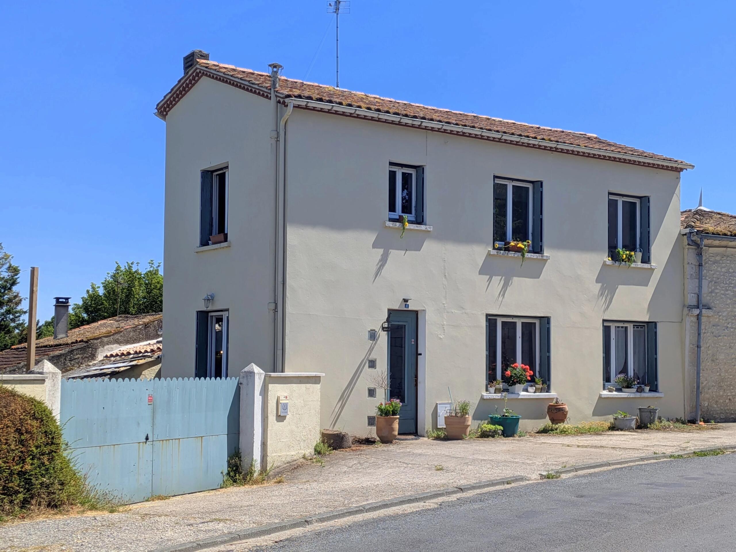 A Hidden Haven in the Heart of Mortagne-sur-Gironde, Poitou-Charentes – France – BVI86569