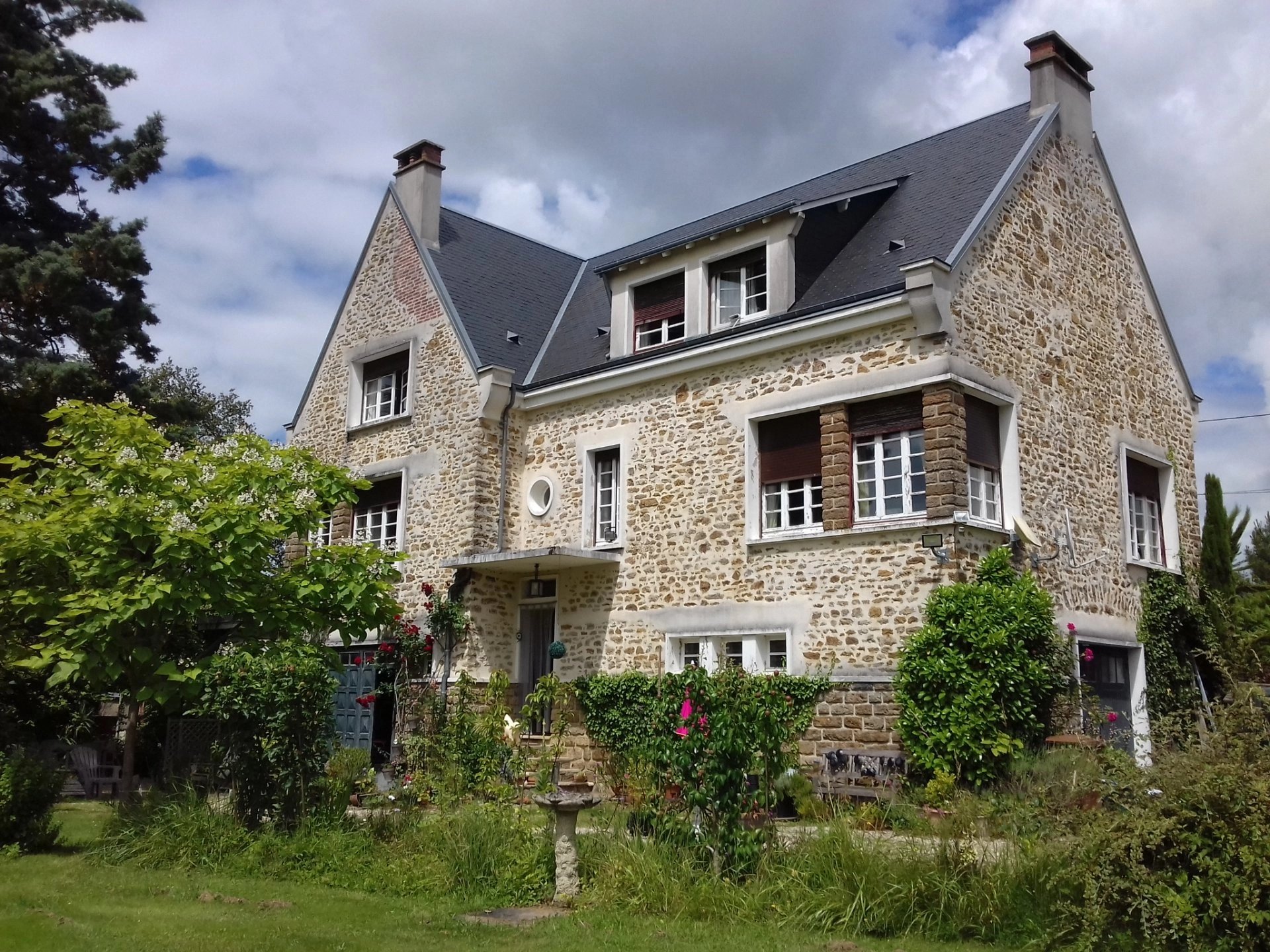 Large Village house, guest house, pool and land!, Centre – France – BVI81619