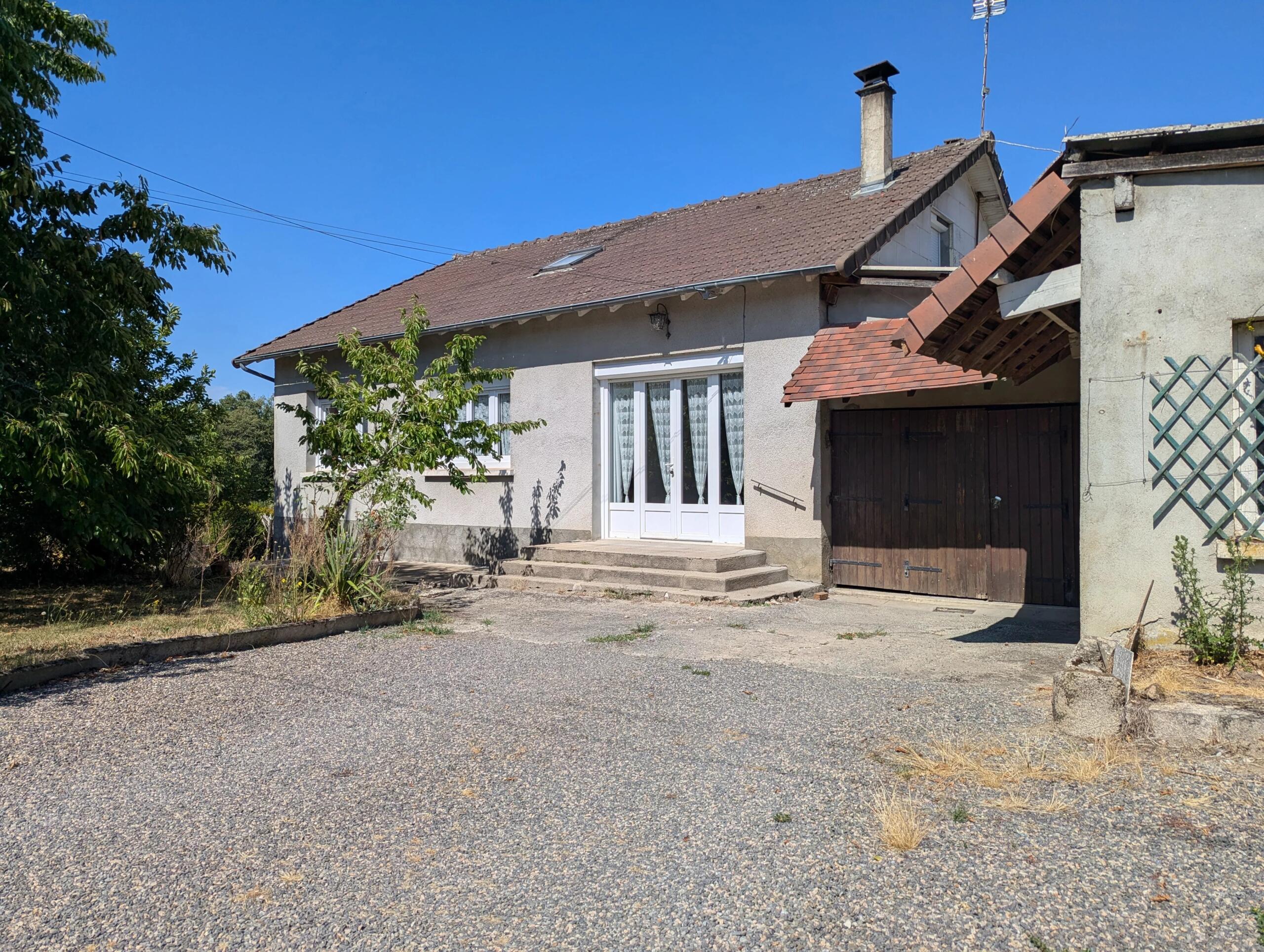 Lovely light property a few mintutes from Saint Sulpice les Feuilles, Limousin – France – BVI85808