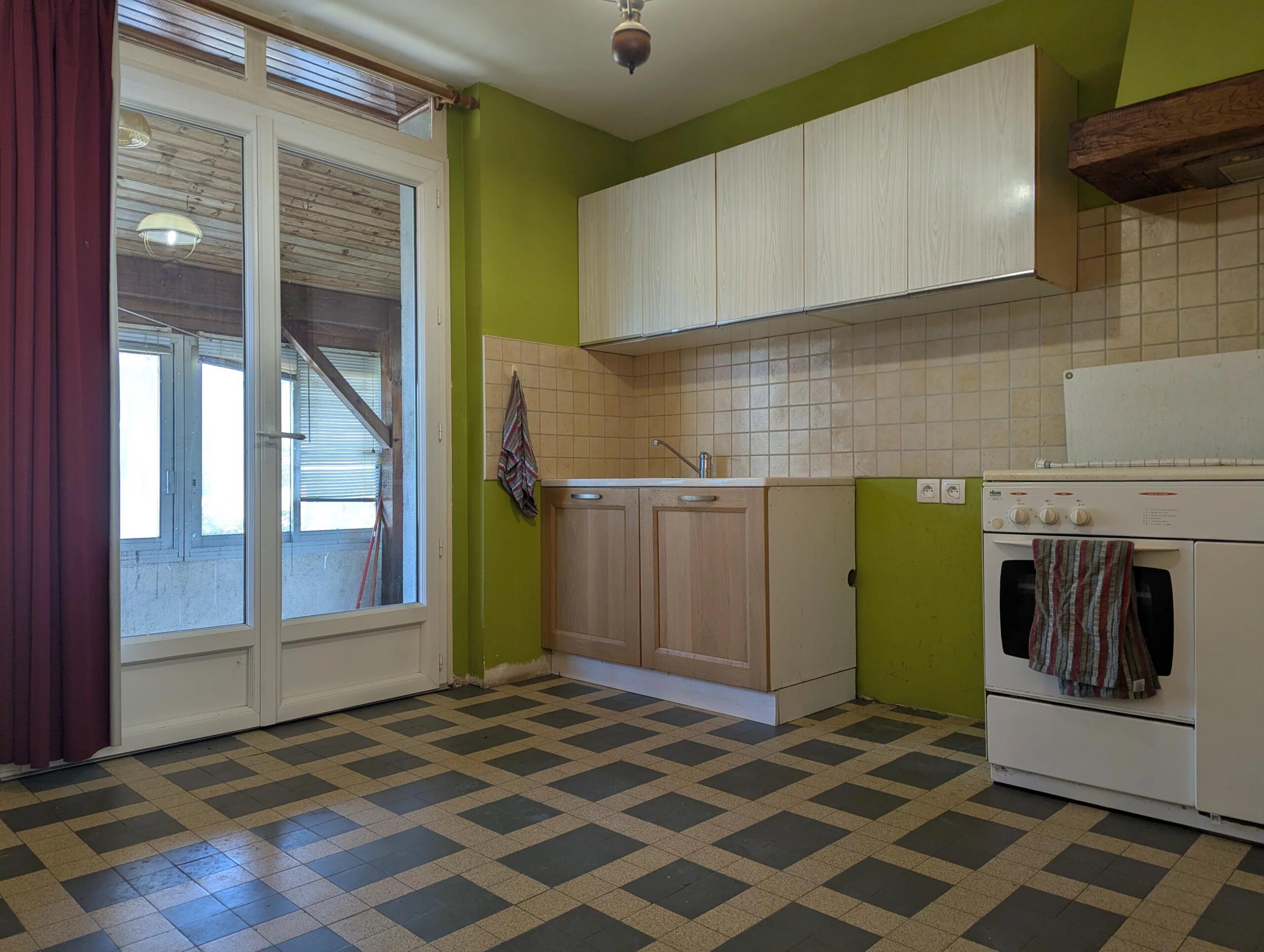 Lovely light property a few mintutes from Saint Sulpice les Feuilles, Limousin – France – BVI85808