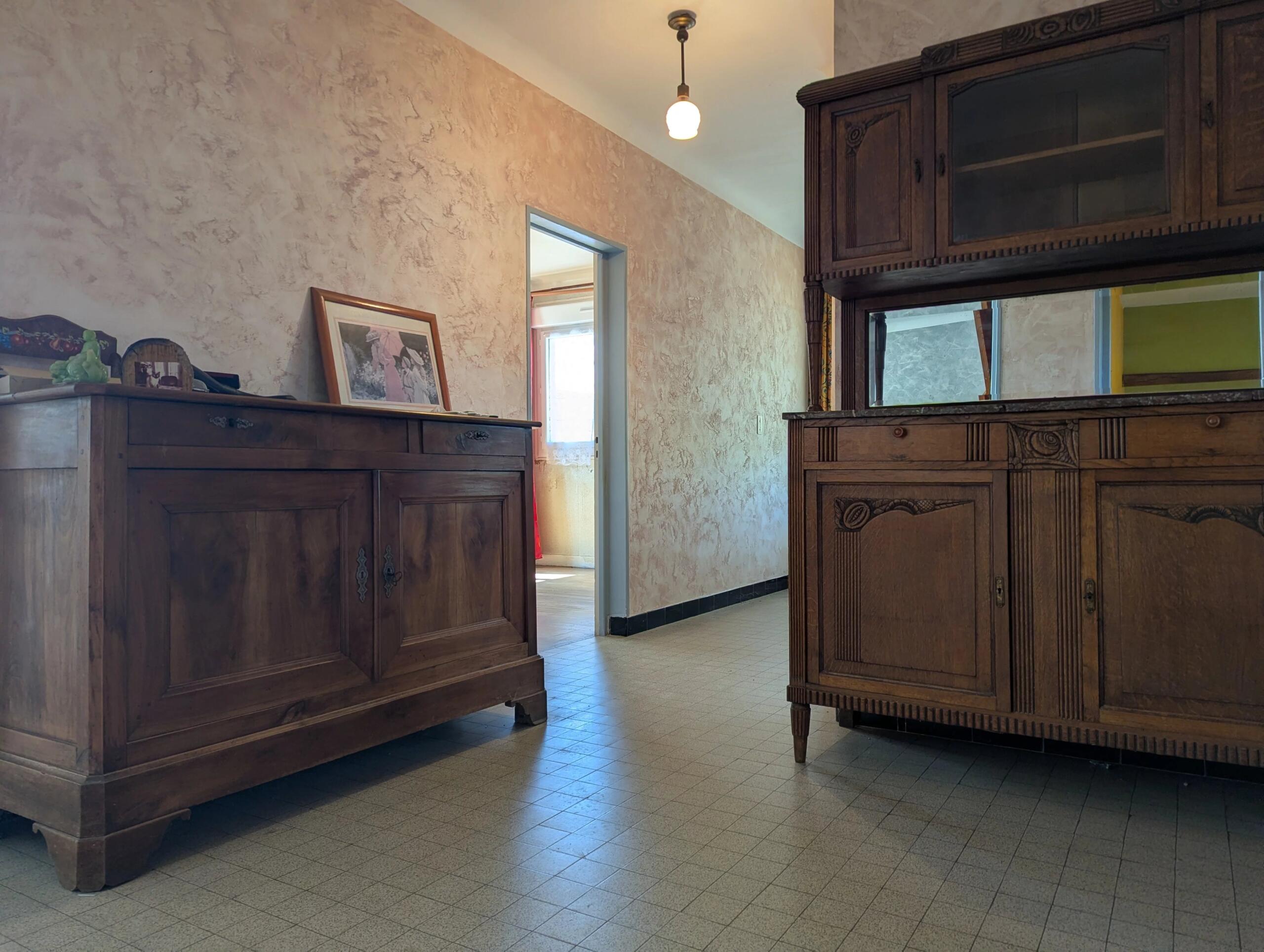 Lovely light property a few mintutes from Saint Sulpice les Feuilles, Limousin – France – BVI85808