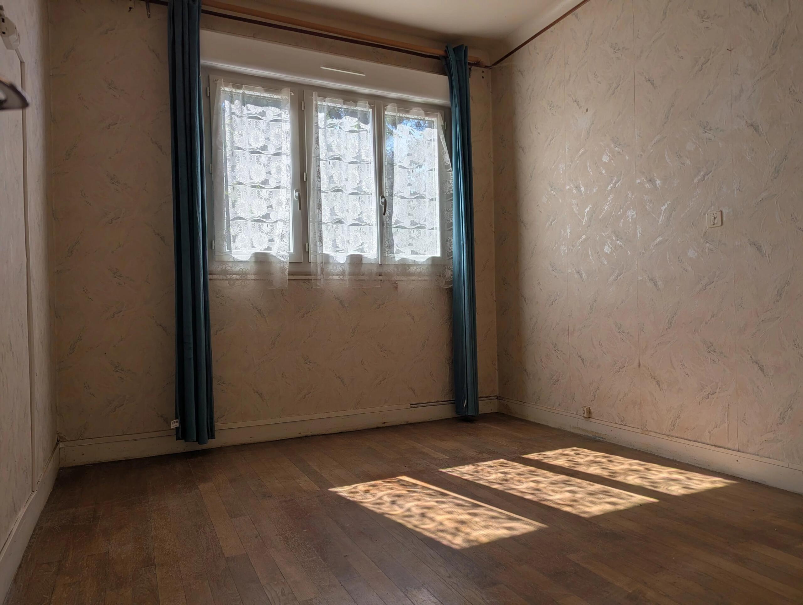 Lovely light property a few mintutes from Saint Sulpice les Feuilles, Limousin – France – BVI85808