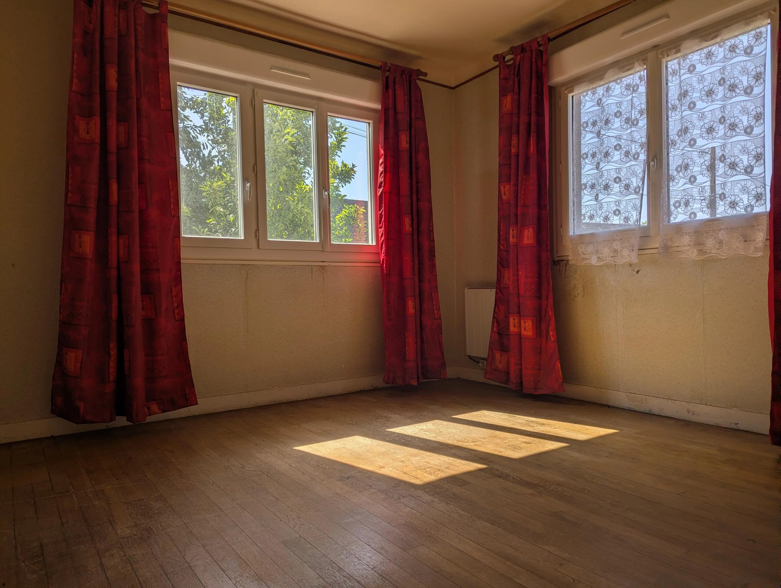 Lovely light property a few mintutes from Saint Sulpice les Feuilles, Limousin – France – BVI85808