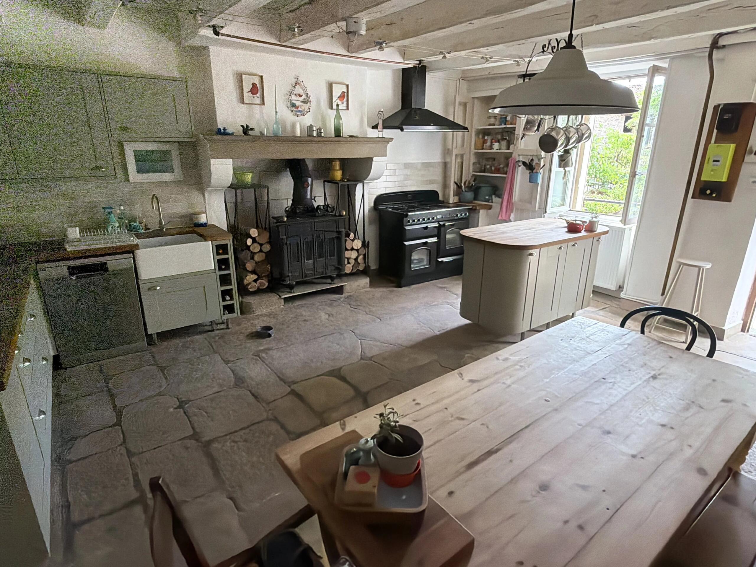 Spacious hamlet house with flexible accommodation, great outside space and barns, Limousin – France – BVI86608