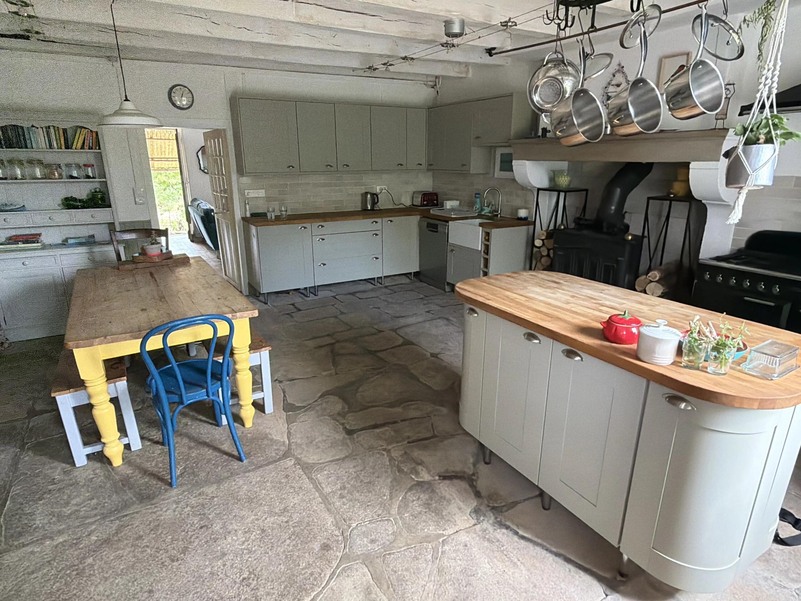 Spacious hamlet house with flexible accommodation, great outside space and barns, Limousin – France – BVI86608