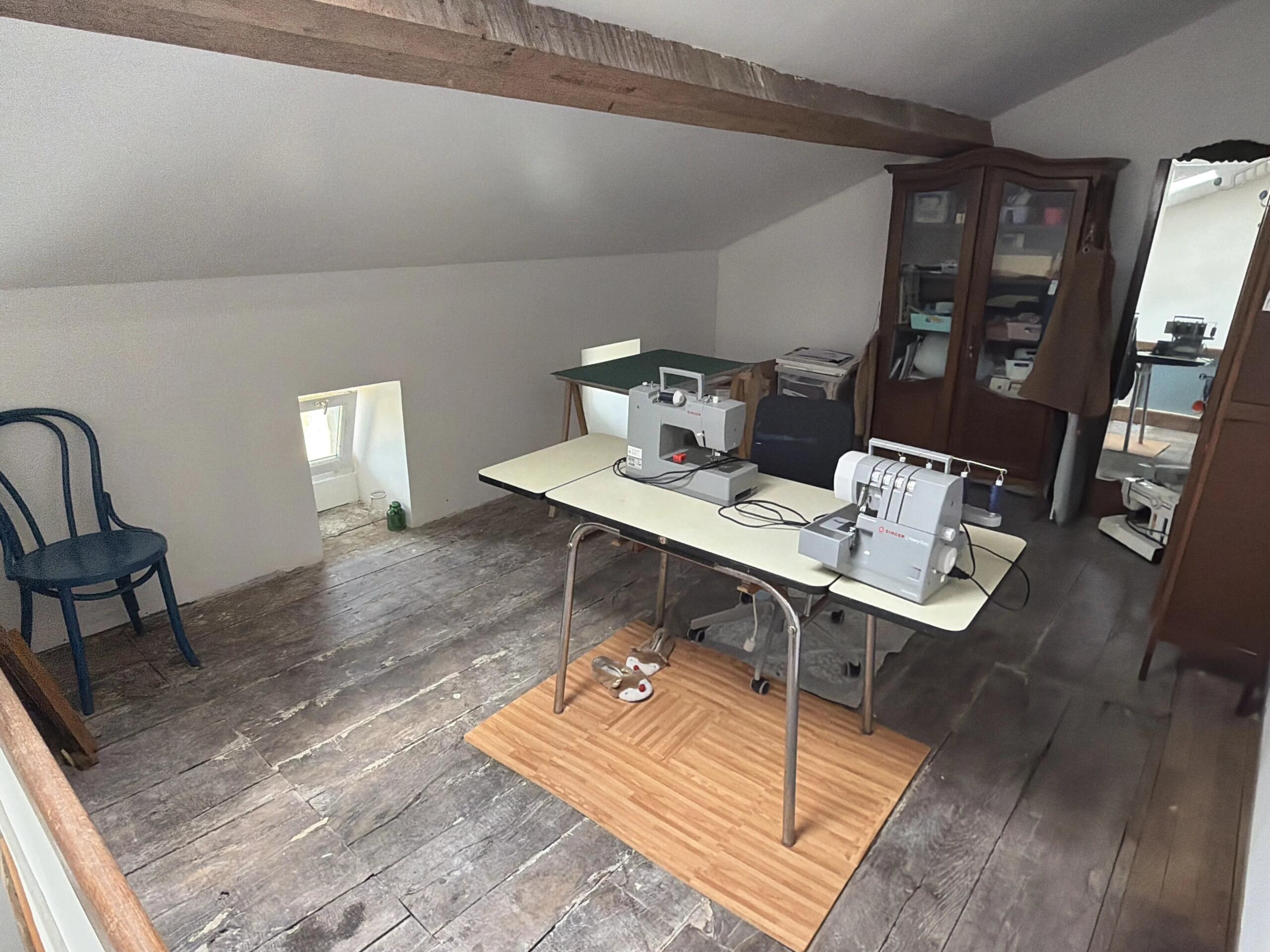 Spacious hamlet house with flexible accommodation, great outside space and barns, Limousin – France – BVI86608