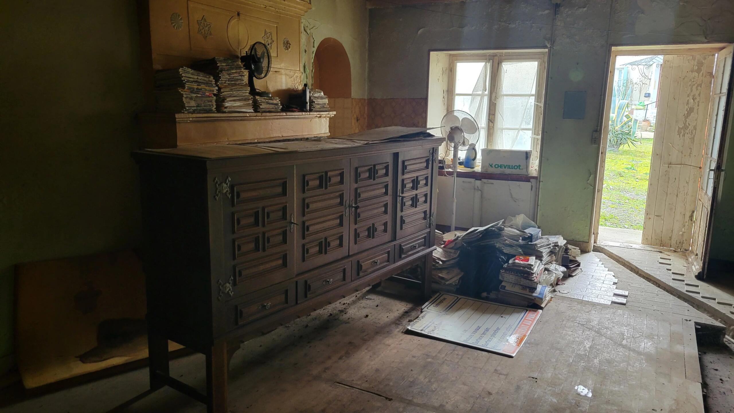 Village house to renovate with outbuildings, Poitou-Charentes – France – BVI84129