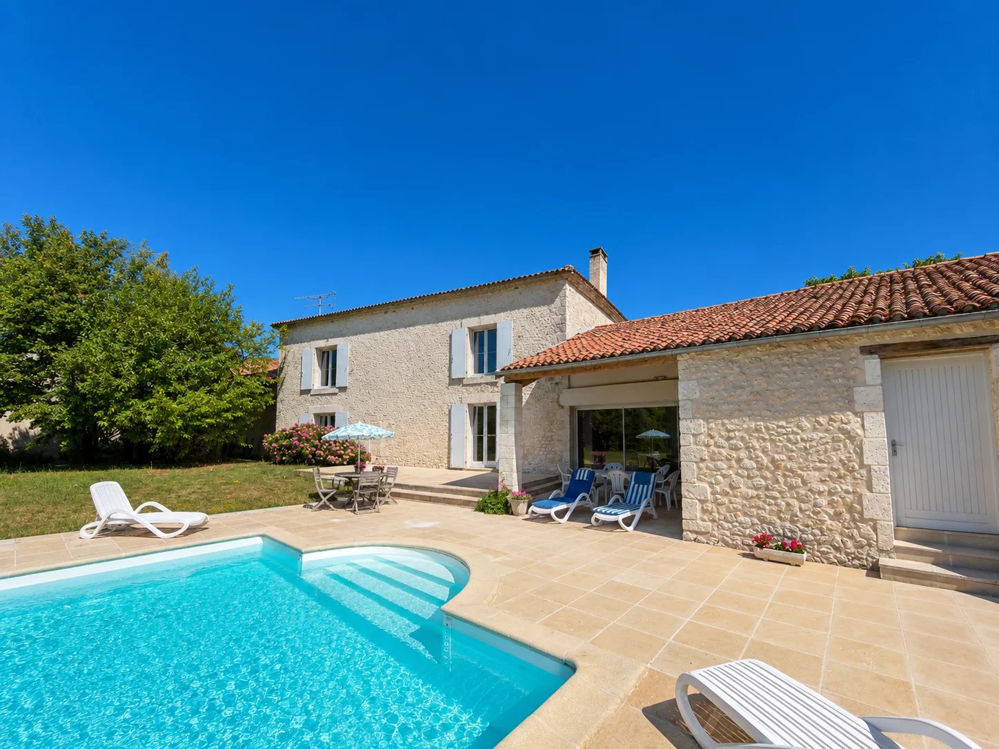 Charming 4 bed stone property with pool and breathtaking views!, Poitou-Charentes – France – BVI86639