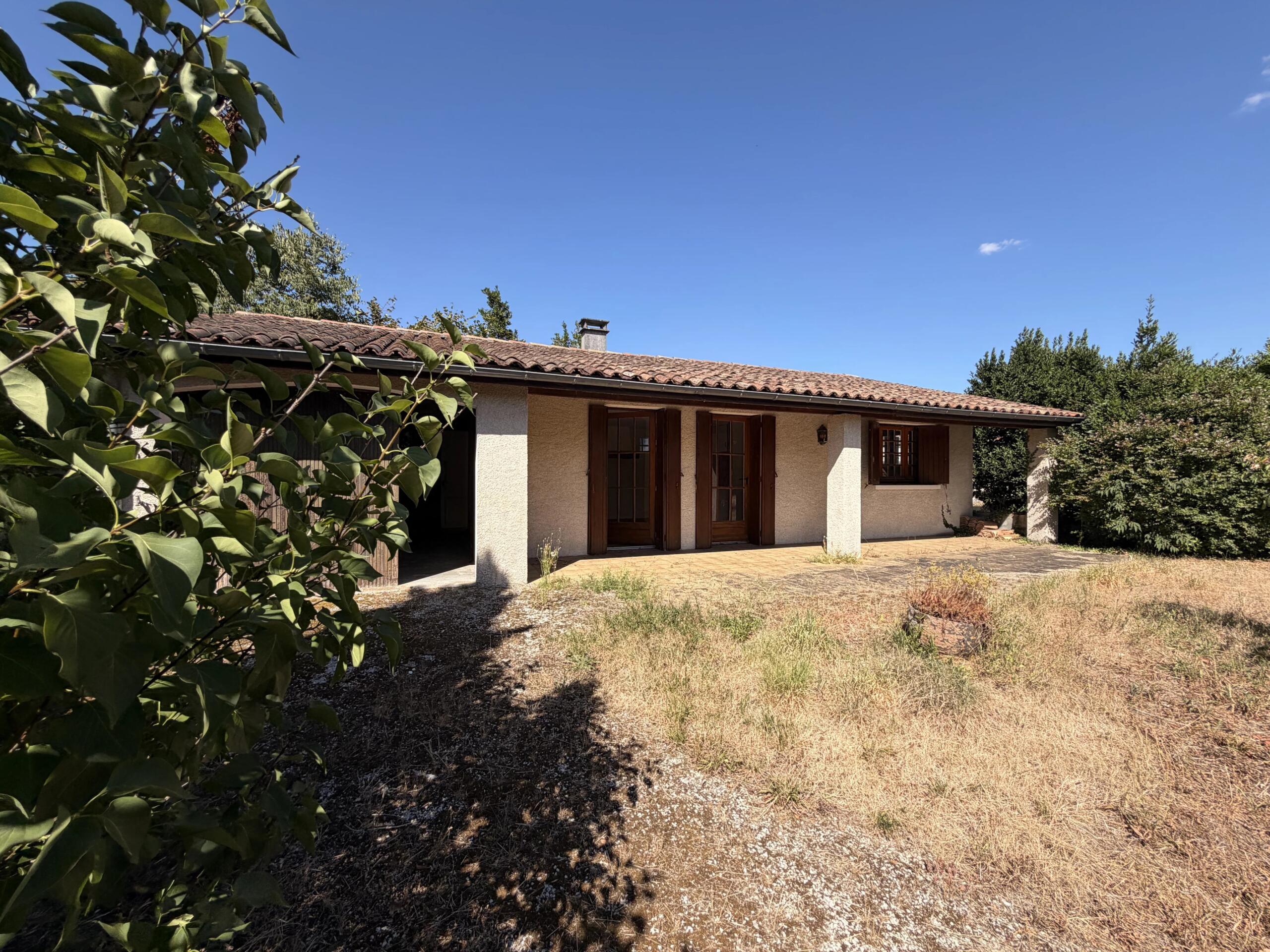 Single-Storey Town Property with Garage and Extension Potential, Poitou-Charentes – France – BVI86160