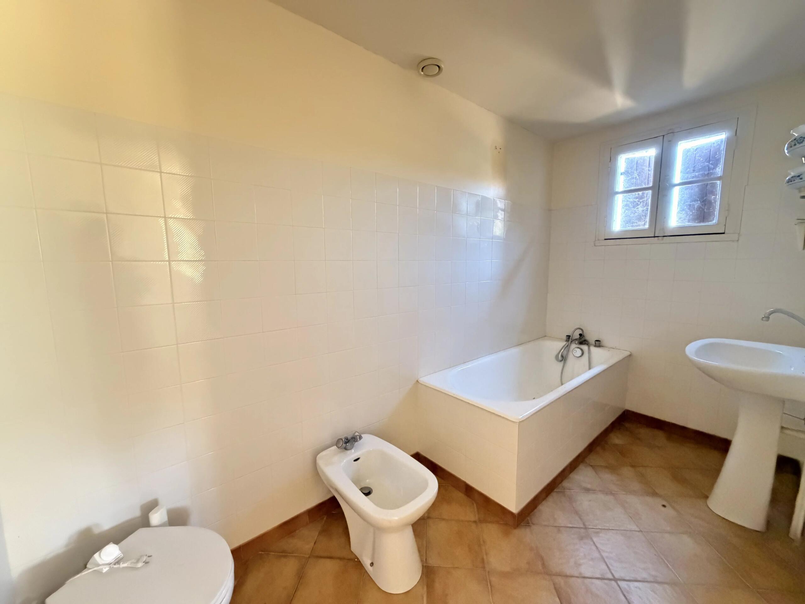 Single-Storey Town Property with Garage and Extension Potential, Poitou-Charentes – France – BVI86160