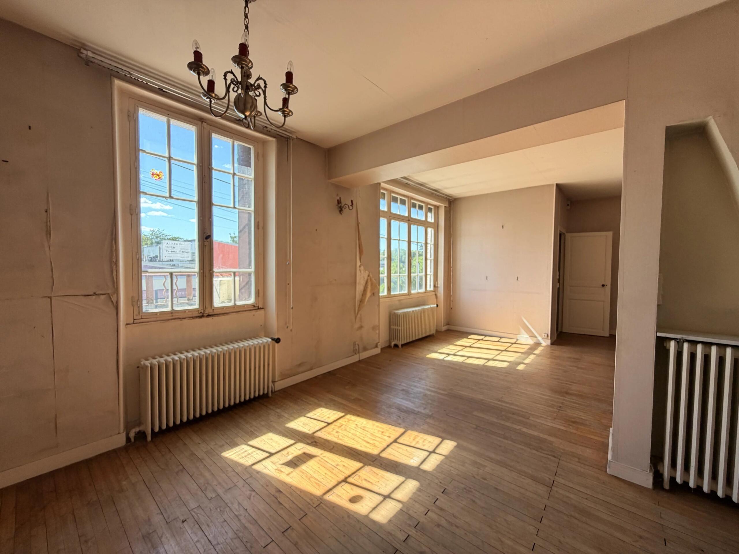 Town Centre Property with Garage and Development Potential, Poitou-Charentes – France – BVI86159