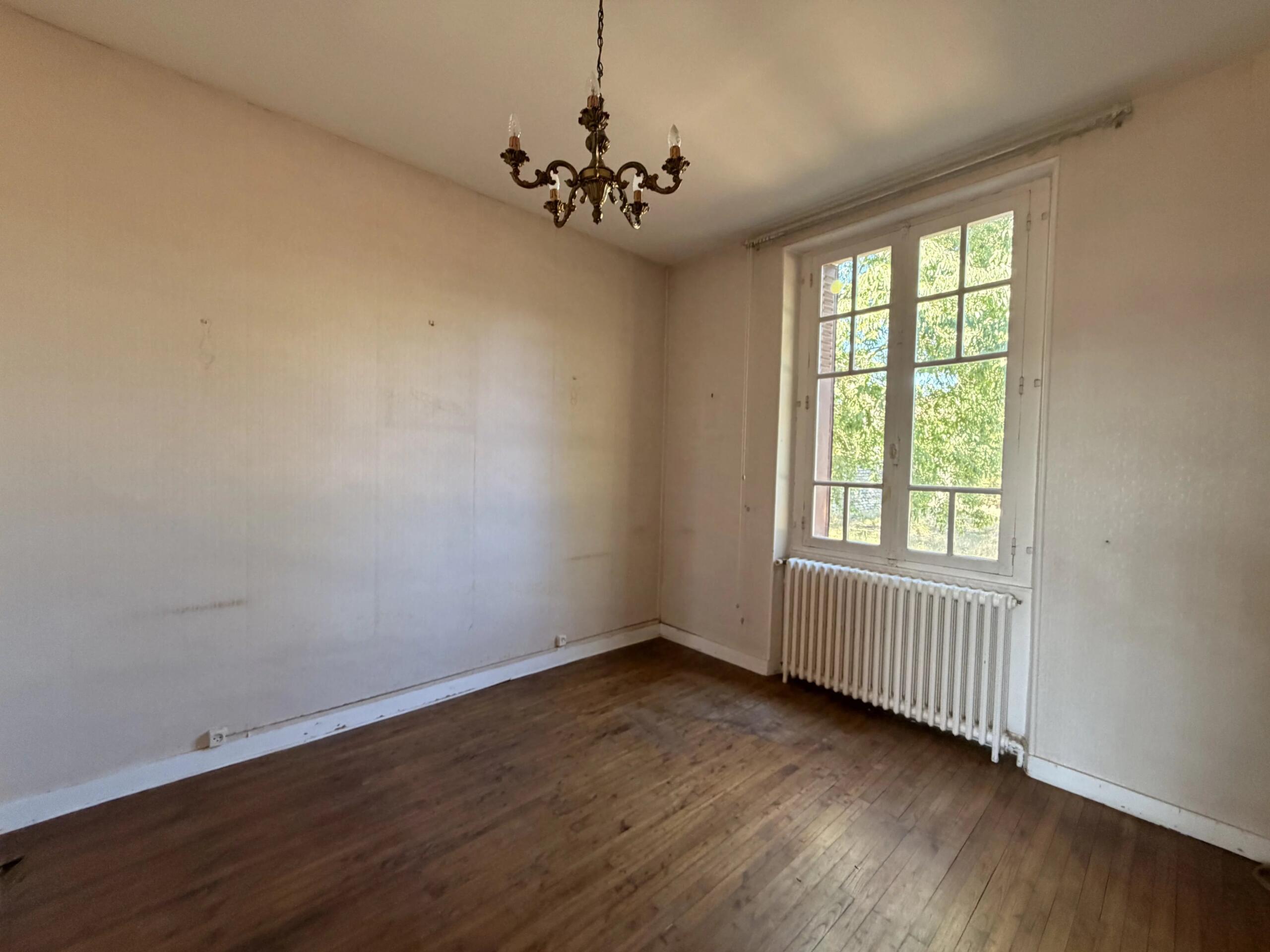 Town Centre Property with Garage and Development Potential, Poitou-Charentes – France – BVI86159